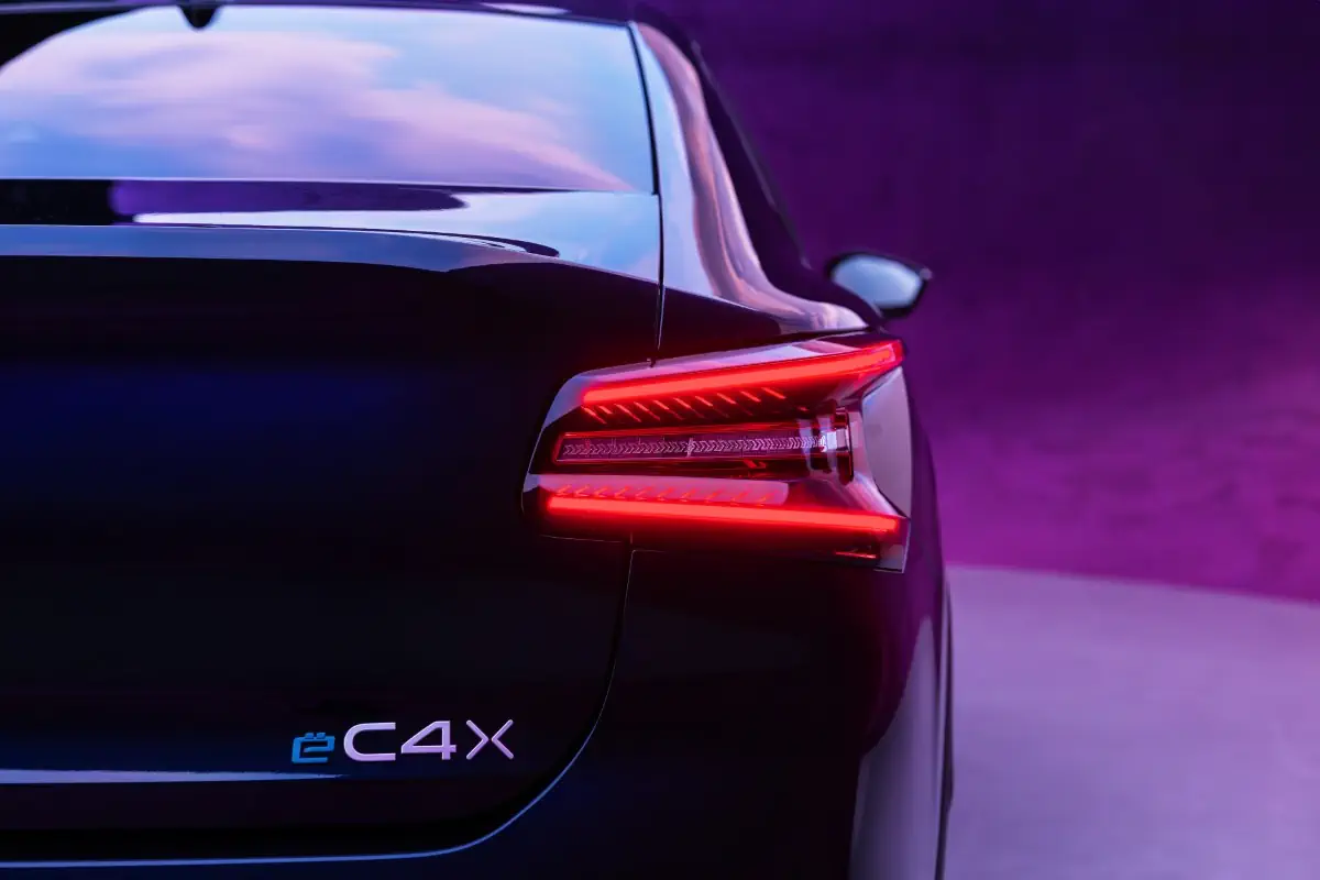 Au Mondial de l'Automobile de Paris 2024, les Citroën C4 et C4 X restylées sont à l’honneur chez la marque aux chevrons