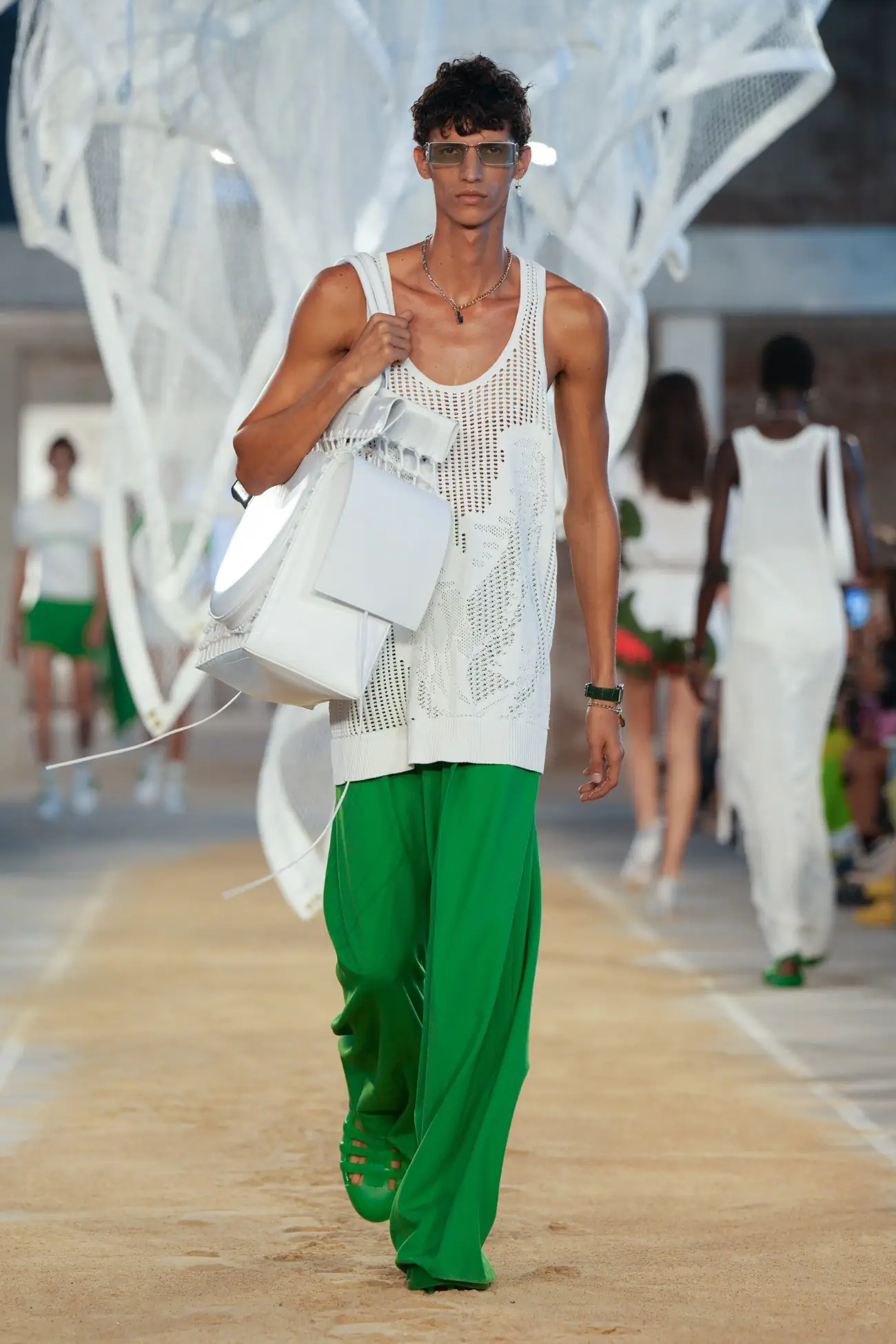 Lacoste propose un style bord de mer pour le Printemps 2025