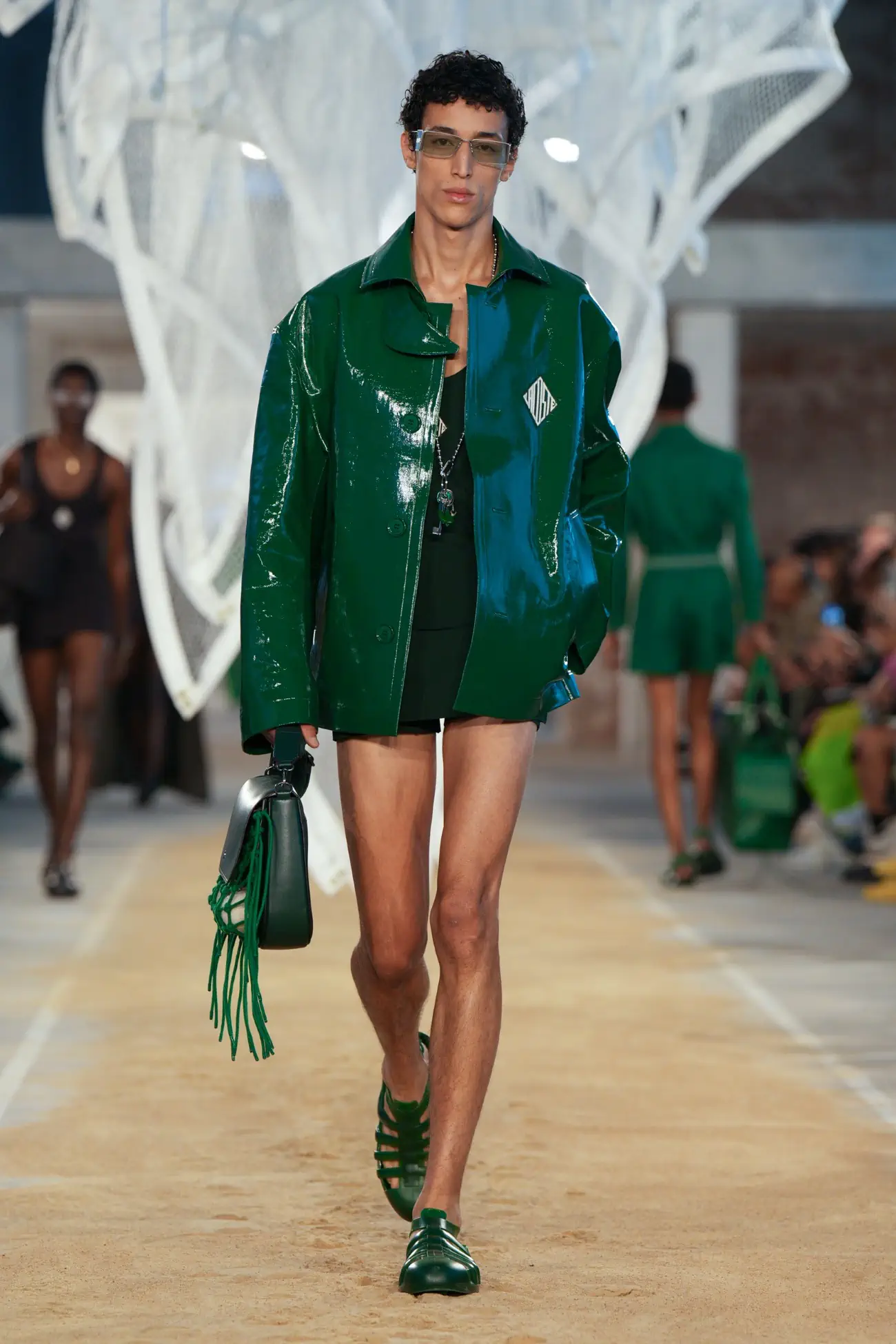Lacoste propose un style bord de mer pour le Printemps 2025