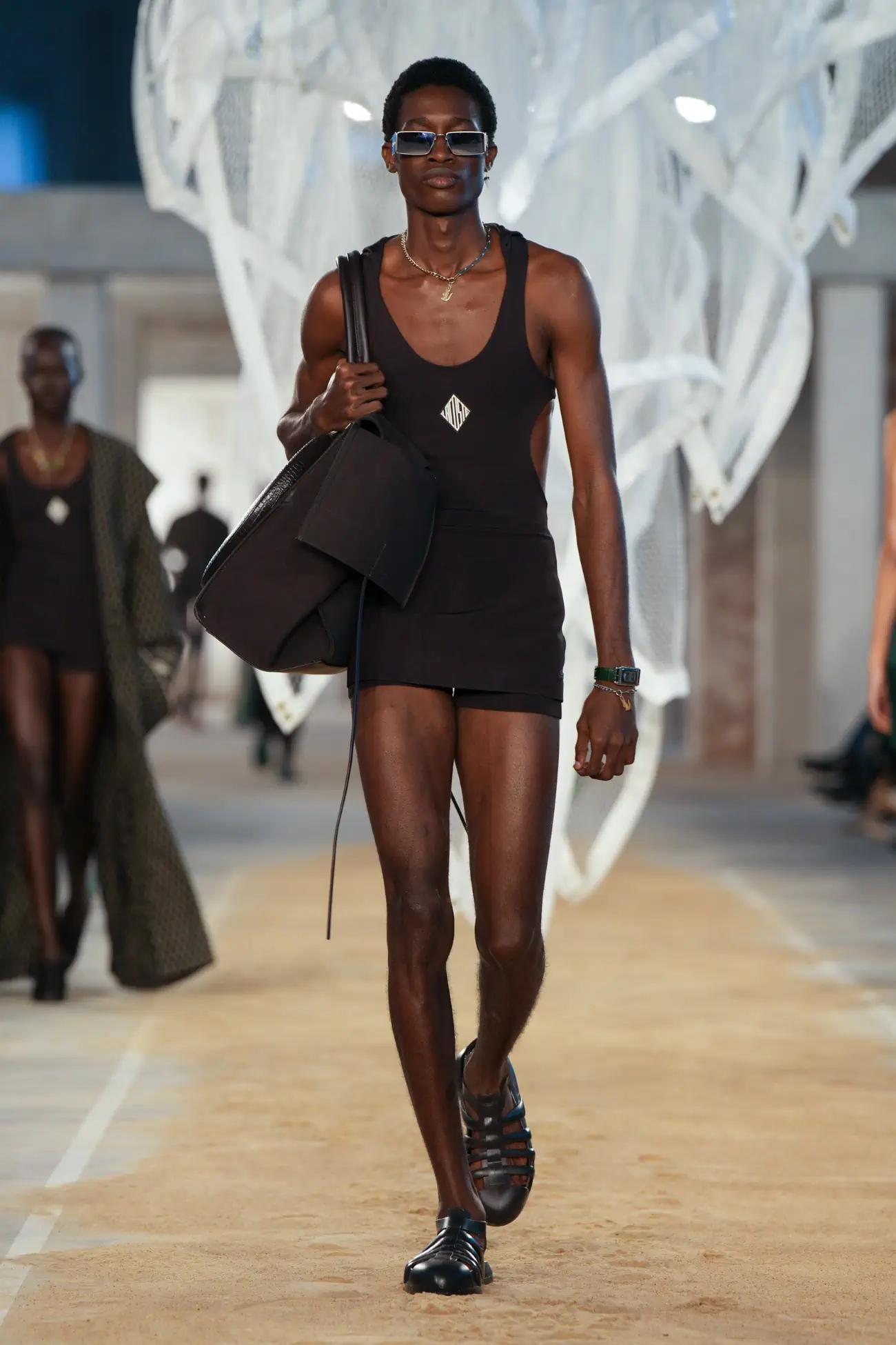 Lacoste propose un style bord de mer pour le Printemps 2025
