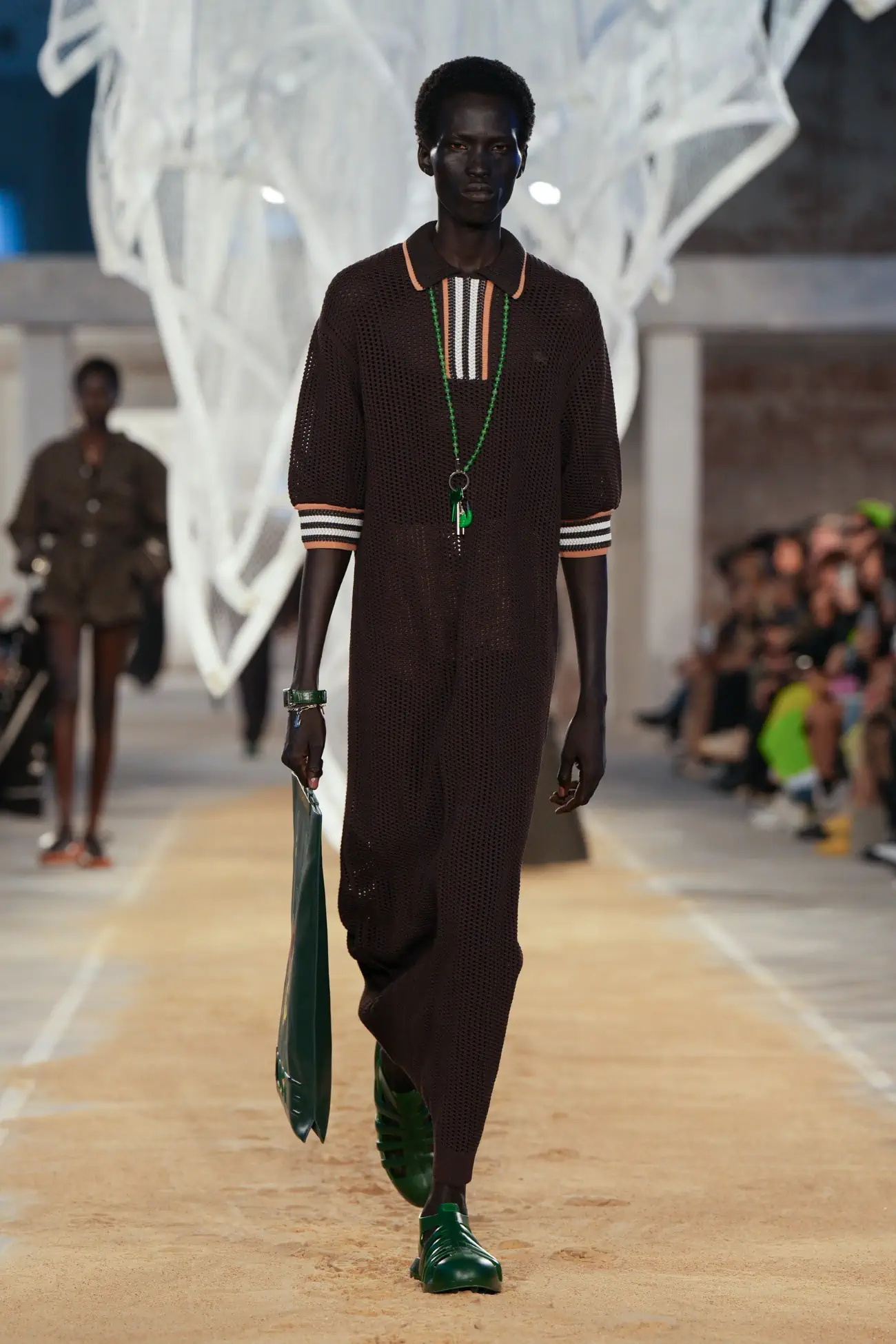 Lacoste propose un style bord de mer pour le Printemps 2025