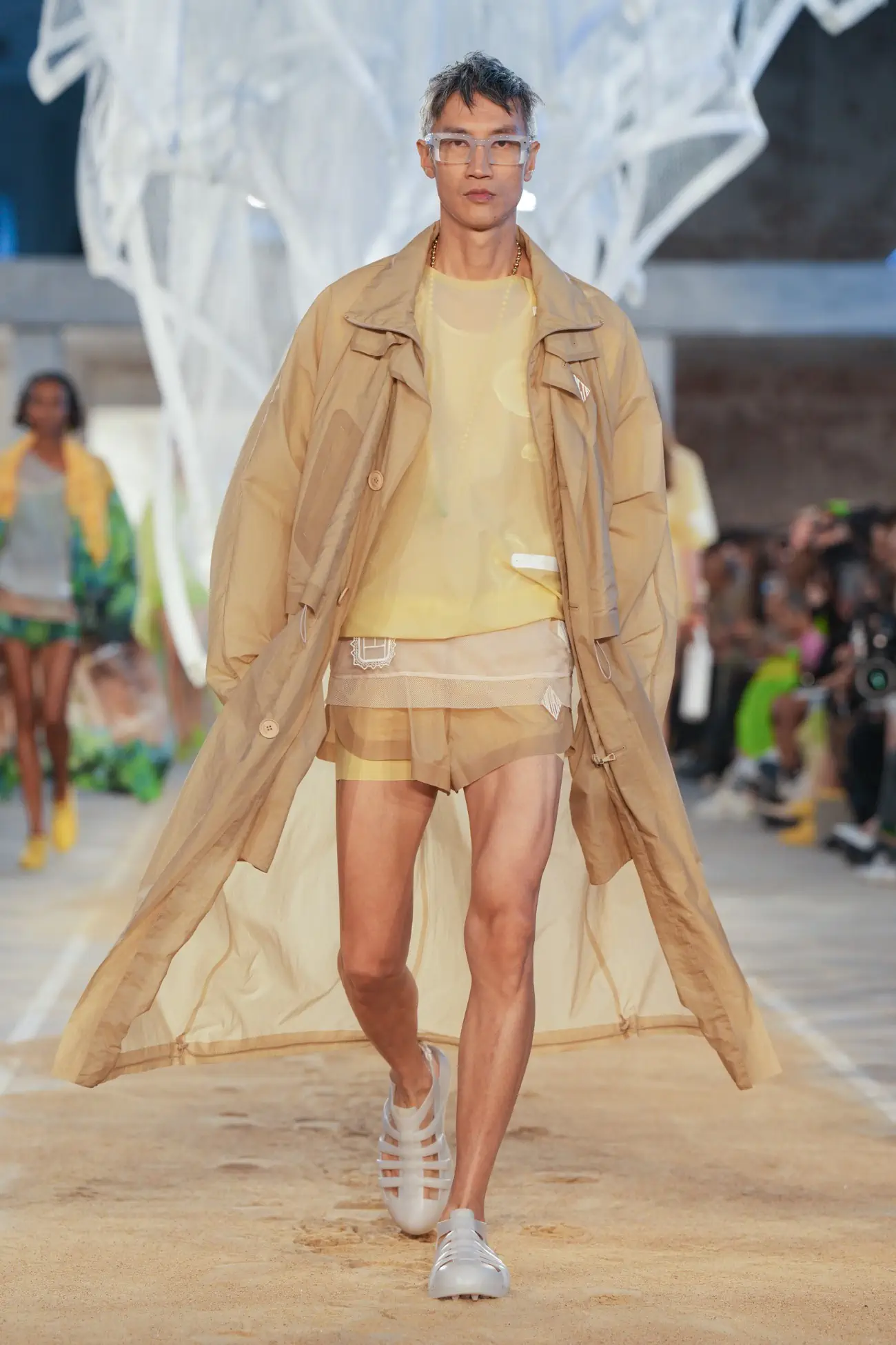 Lacoste propose un style bord de mer pour le Printemps 2025