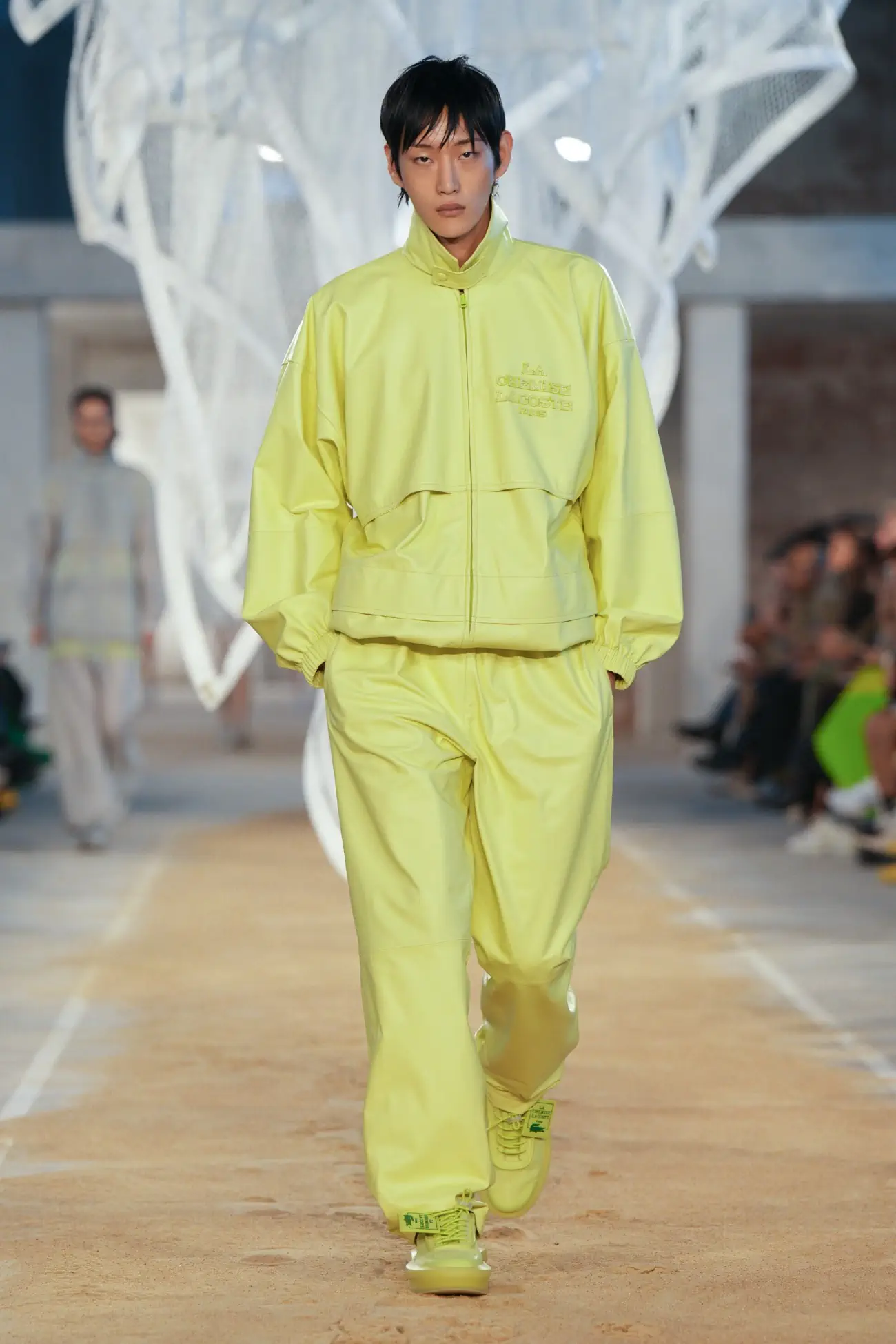 Lacoste propose un style bord de mer pour le Printemps 2025