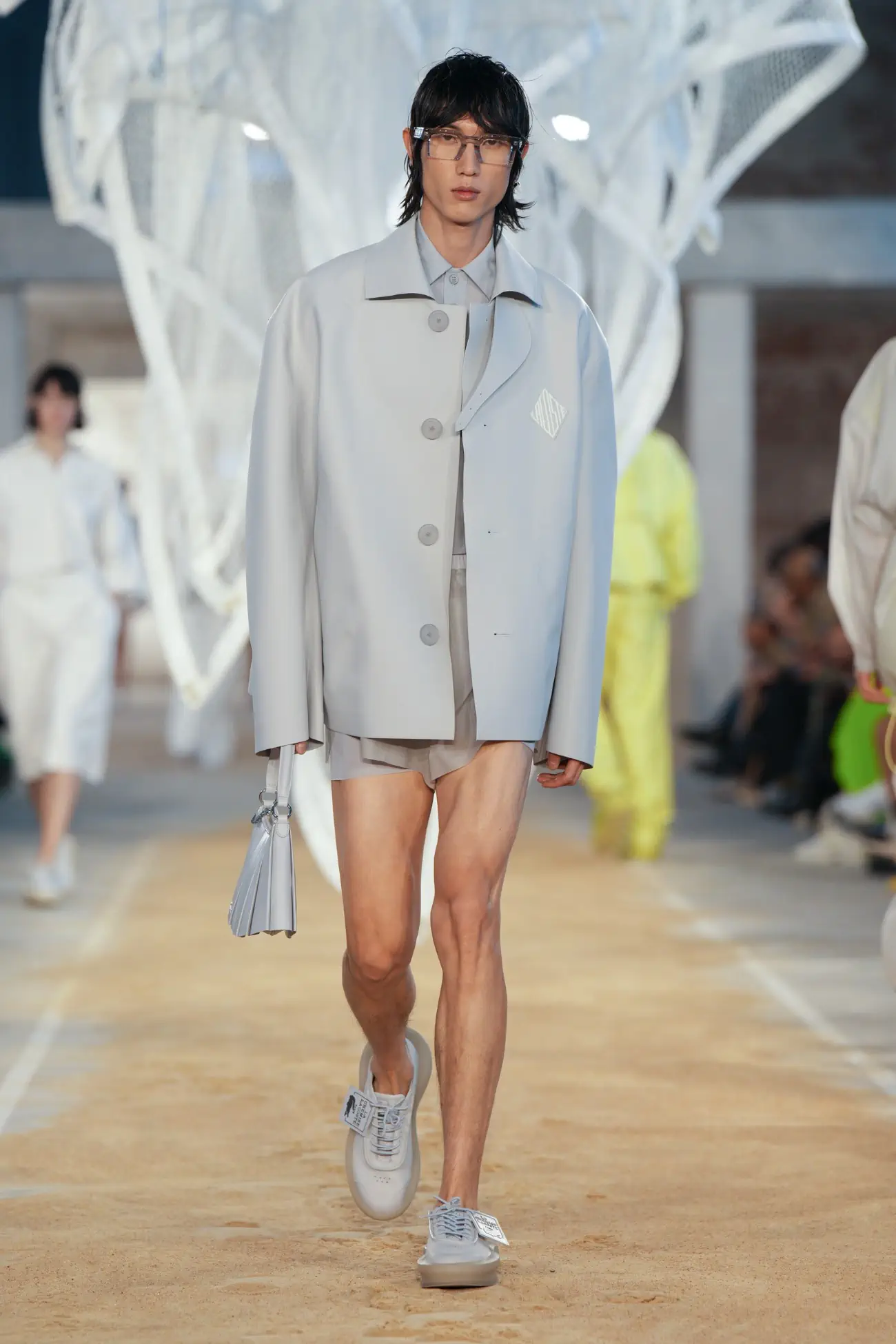 Lacoste propose un style bord de mer pour le Printemps 2025