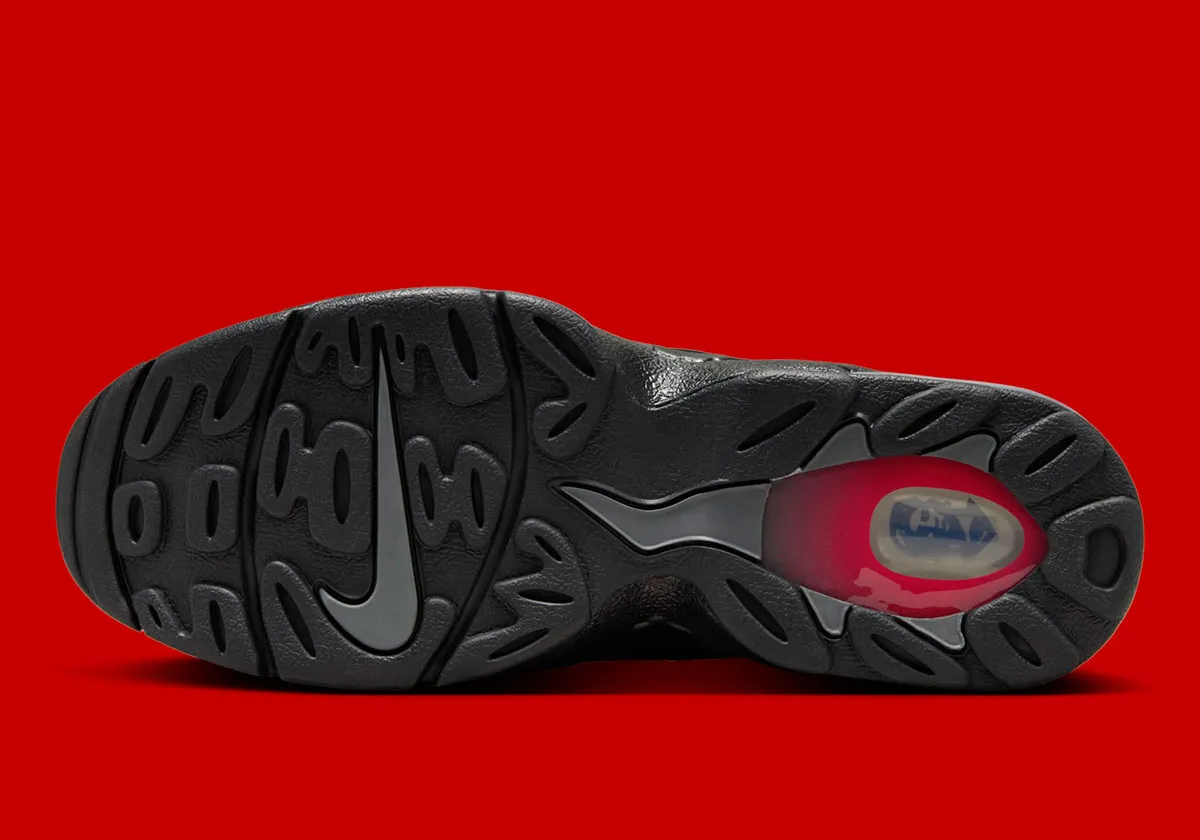 La Nike Air DT Max '96 « Falcons » fait revivre l'héritage de Deion Sanders