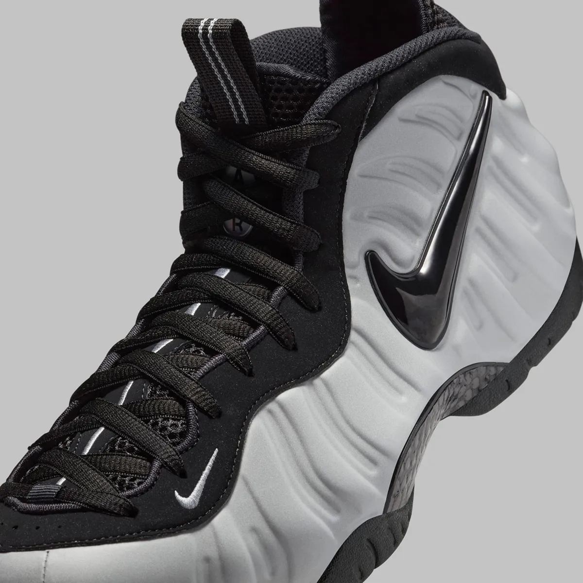 La Nike Air Foamposite Pro « Wolf Grey » redonne vie à une silhouette classique
