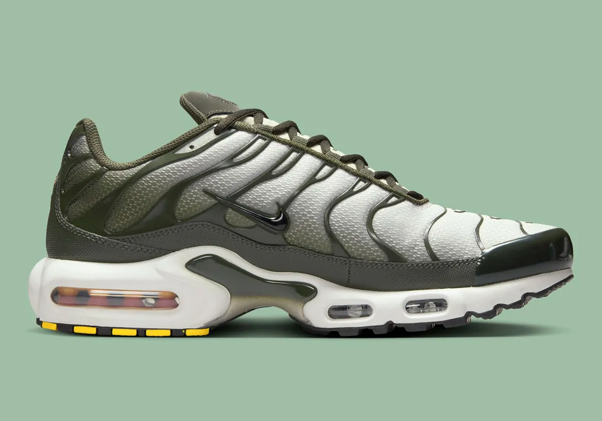 La Nike Air Max Plus « Olive/White » allie la nature au style urbain