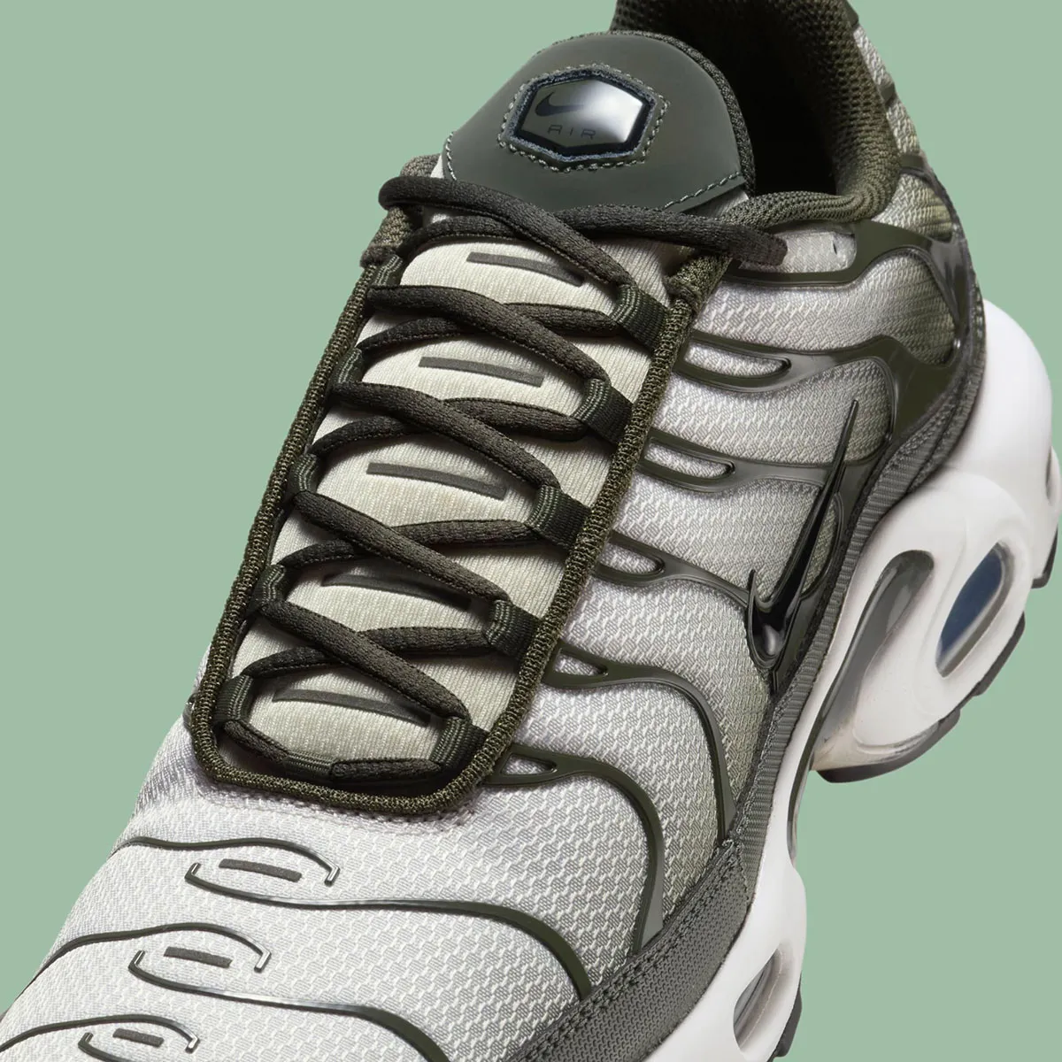 La Nike Air Max Plus « Olive/White » allie la nature au style urbain