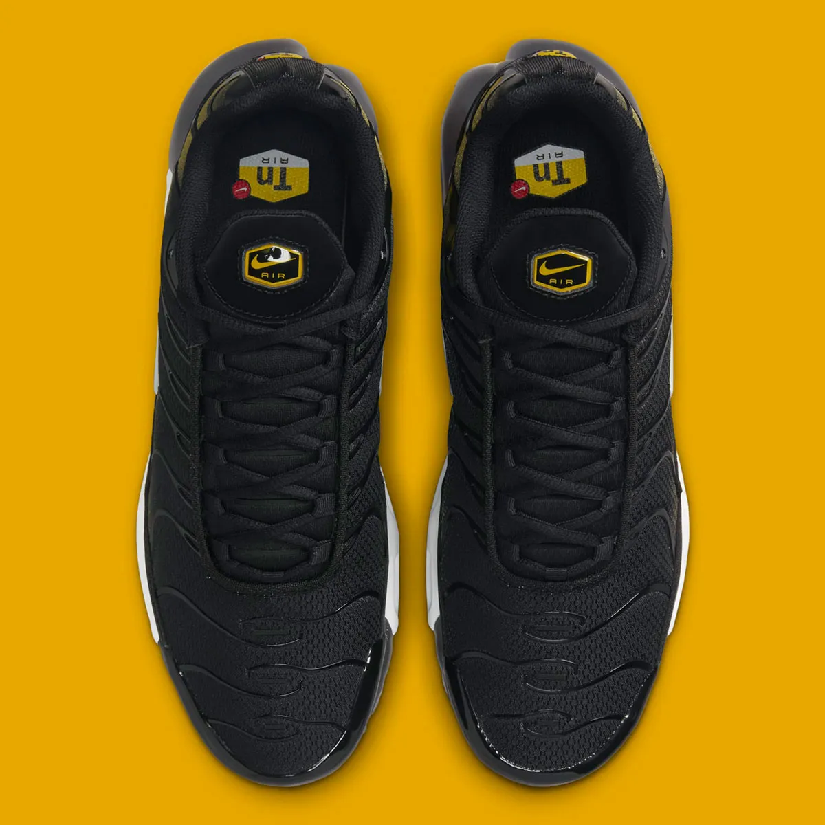 La Nike Air Max Plus « University Gold » associe un style classique à des touches audacieuses