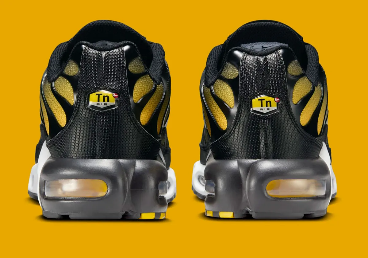 La Nike Air Max Plus « University Gold » associe un style classique à des touches audacieuses