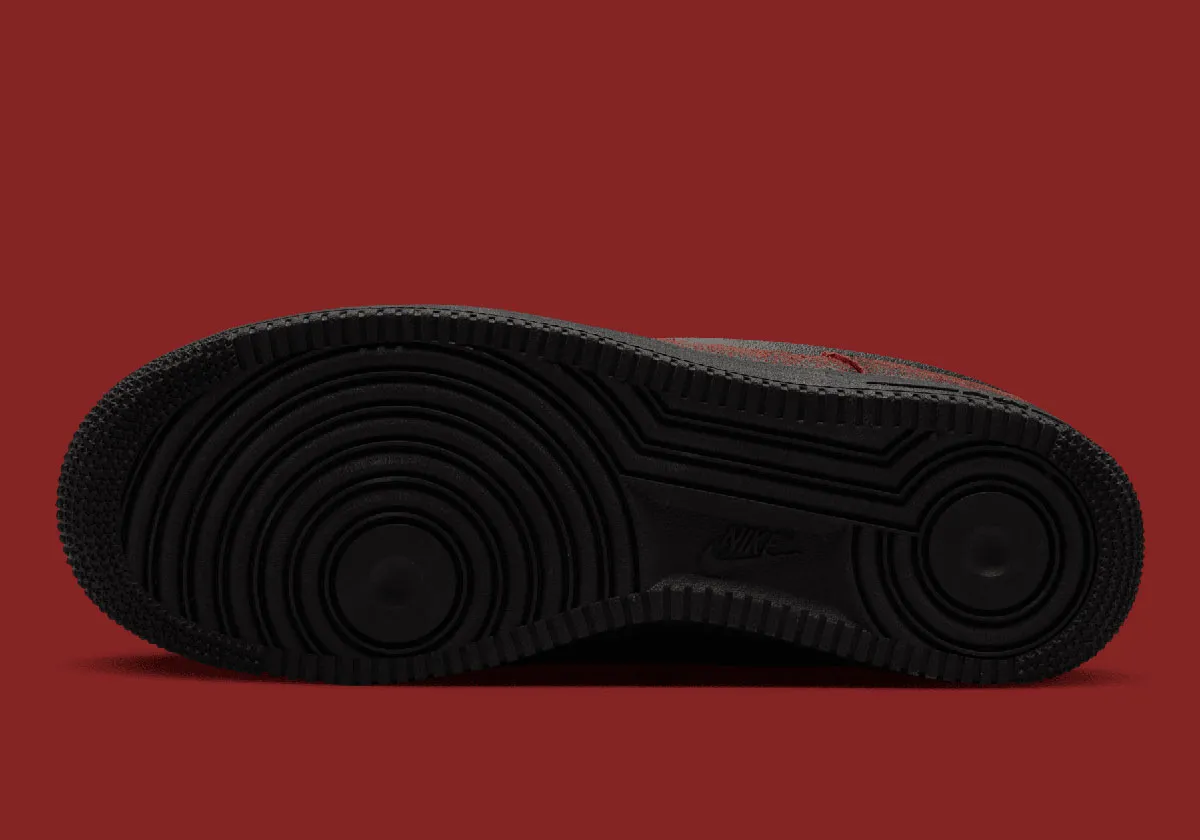 Nike lance les Air Force 1 et Dunk Low sur le thème des têtes de mort pour Halloween 2024