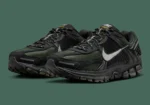 La Nike Zoom Vomero 5 « Black/Sequoia » apporte un style furtif à la course à pied de performance