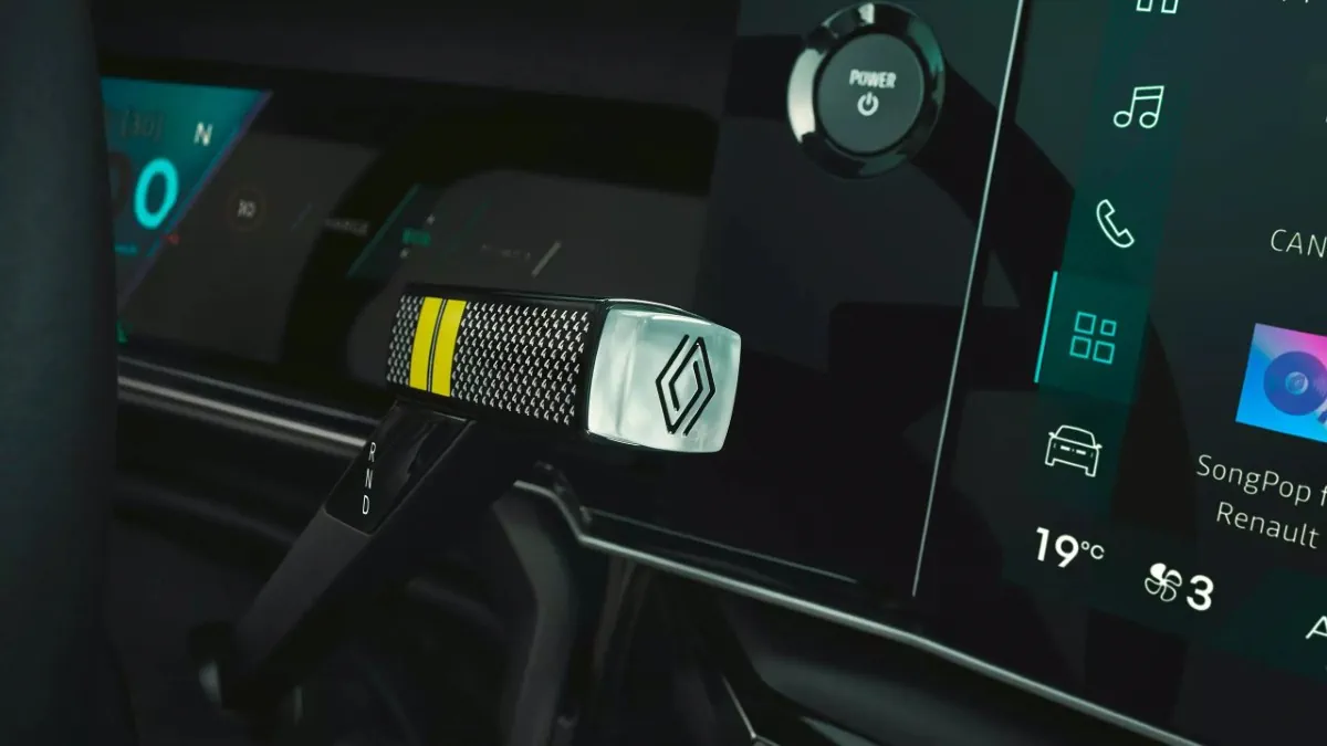 Dévoilée au Mondial de l'Automobile de Paris 2024, la Renault 4 E-Tech Electric réinvente un classique pour l'ère électrique