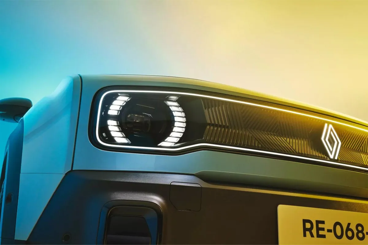 Dévoilée au Mondial de l'Automobile de Paris 2024, la Renault 4 E-Tech Electric réinvente un classique pour l'ère électrique
