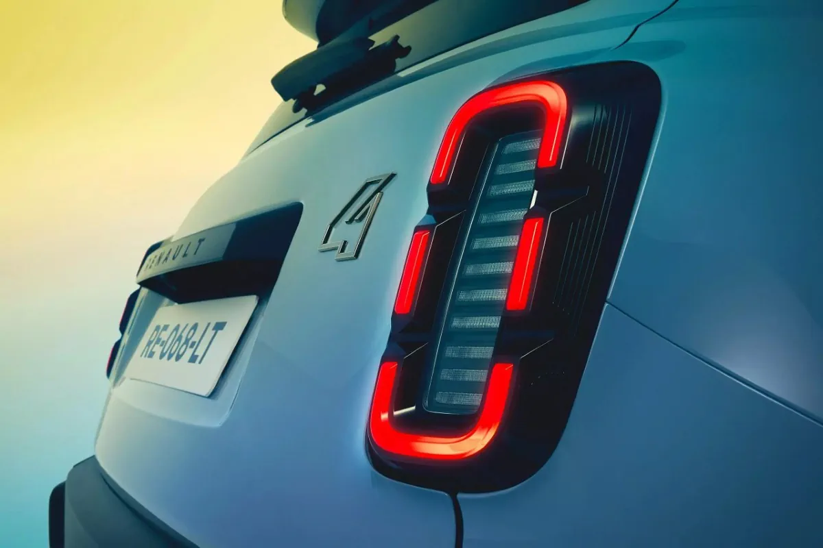 Dévoilée au Mondial de l'Automobile de Paris 2024, la Renault 4 E-Tech Electric réinvente un classique pour l'ère électrique