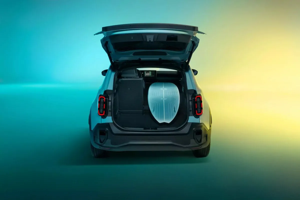 Dévoilée au Mondial de l'Automobile de Paris 2024, la Renault 4 E-Tech Electric réinvente un classique pour l'ère électrique