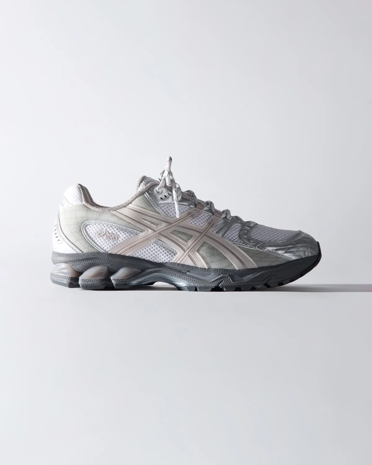 Ronnie Fieg fait revivre les silhouettes classiques d'ASICS : les GEL-KAYANO 12.1 et GEL-NIMBUS 10.1 reçoivent une mise à jour Kith
