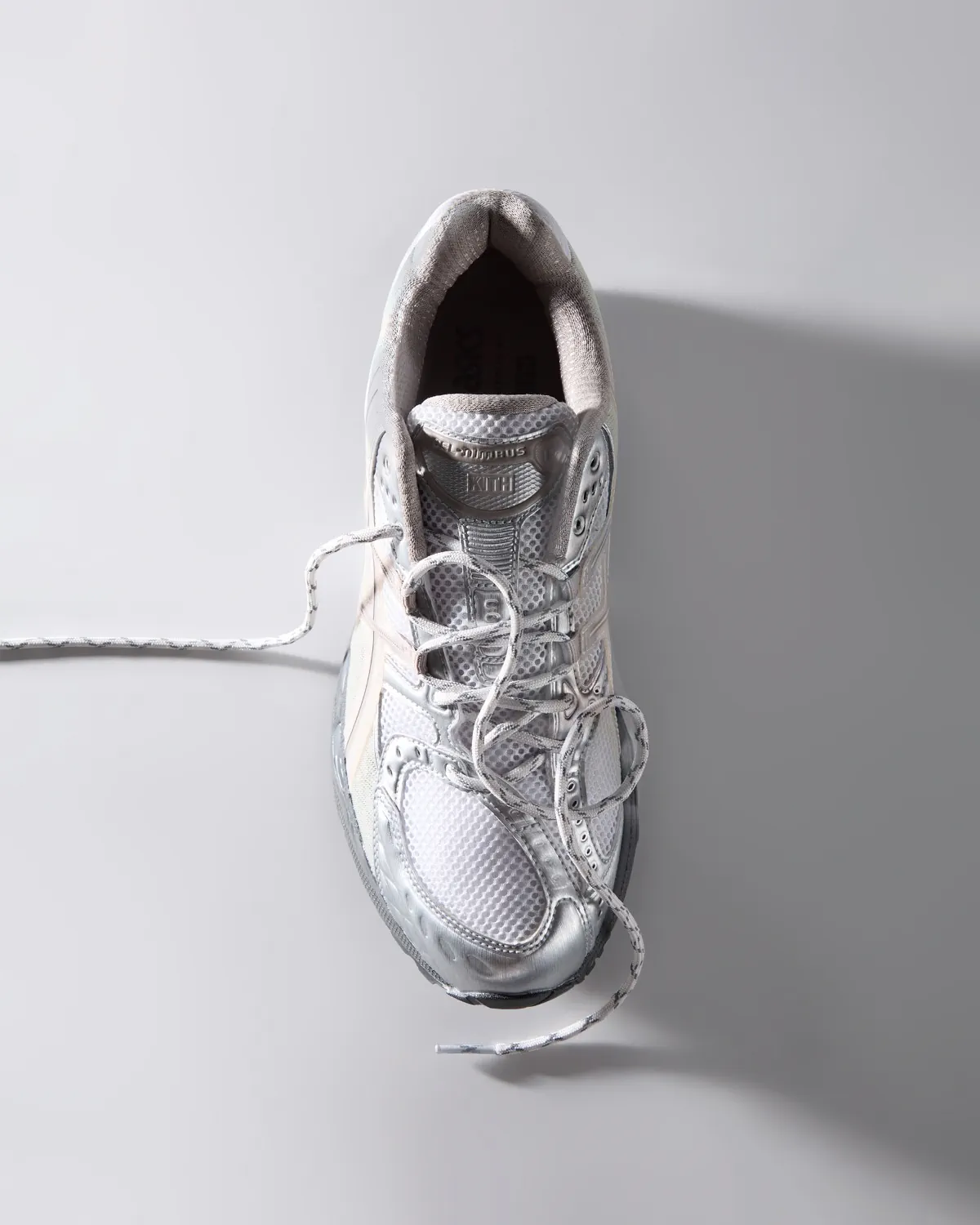 Ronnie Fieg fait revivre les silhouettes classiques d'ASICS : les GEL-KAYANO 12.1 et GEL-NIMBUS 10.1 reçoivent une mise à jour Kith