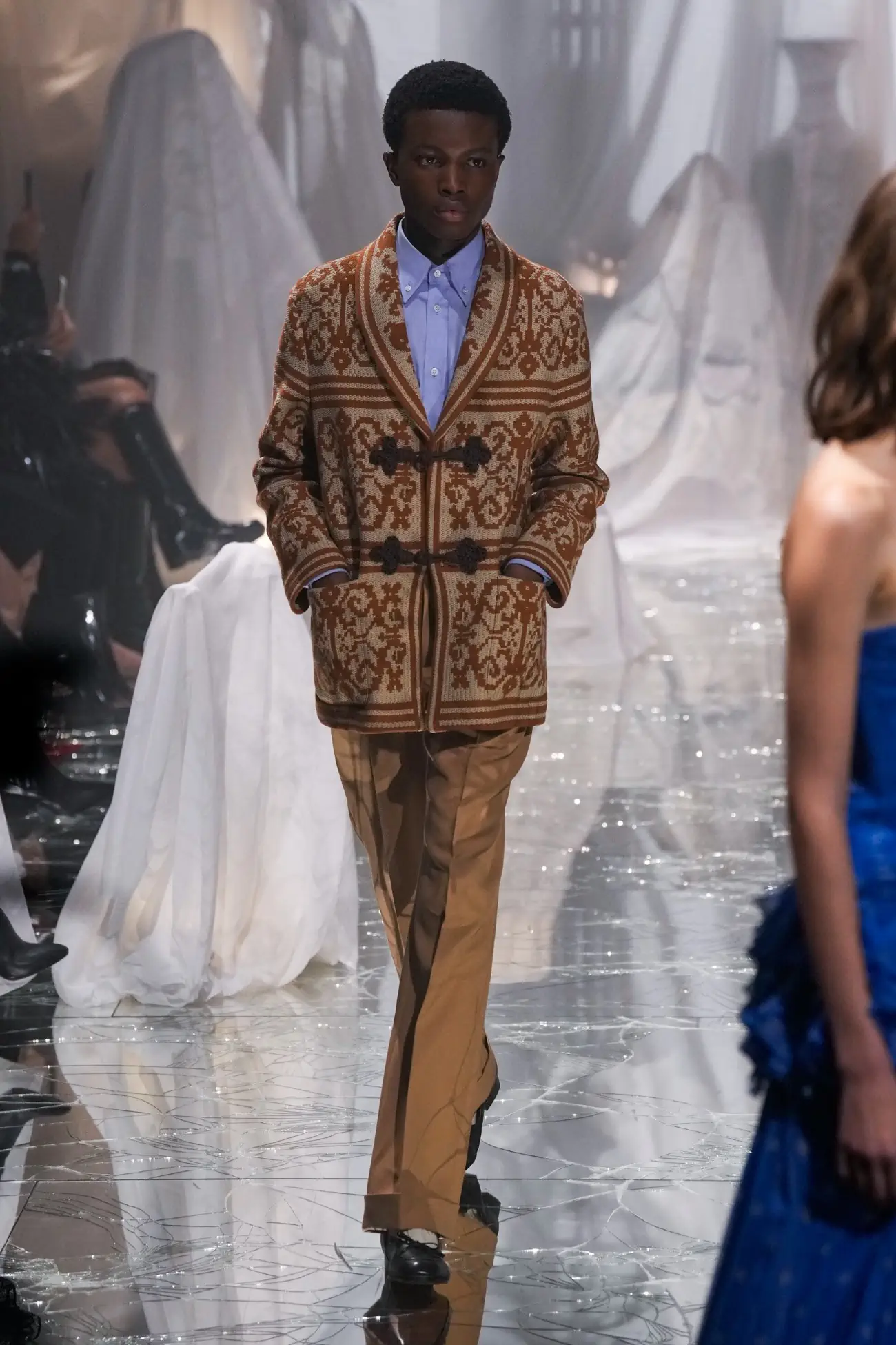 Valentino Printemps 2025 redéfinit le maximalisme