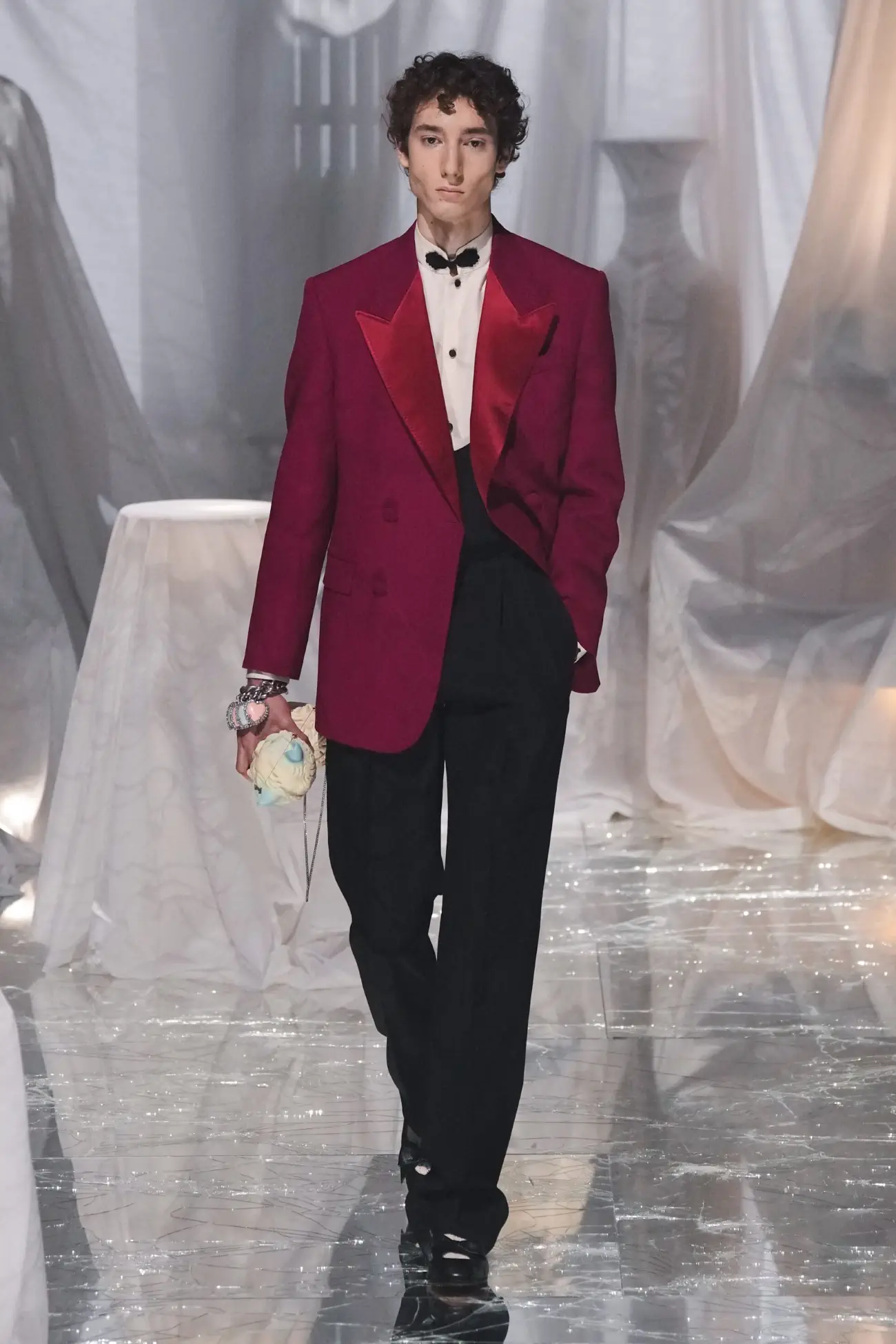 Valentino Printemps 2025 redéfinit le maximalisme