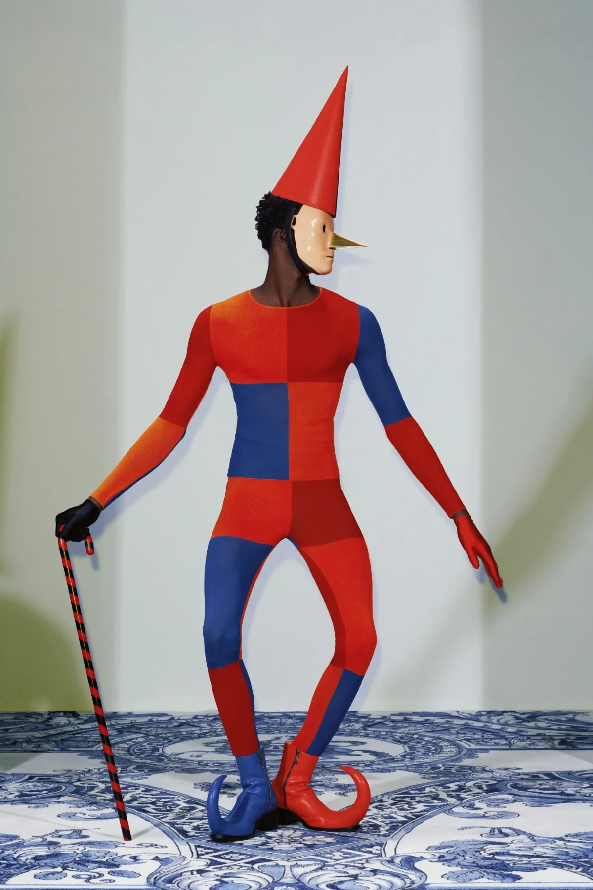 La collection Xander Zhou printemps 2025 allie l'élégance historique au flair futuriste