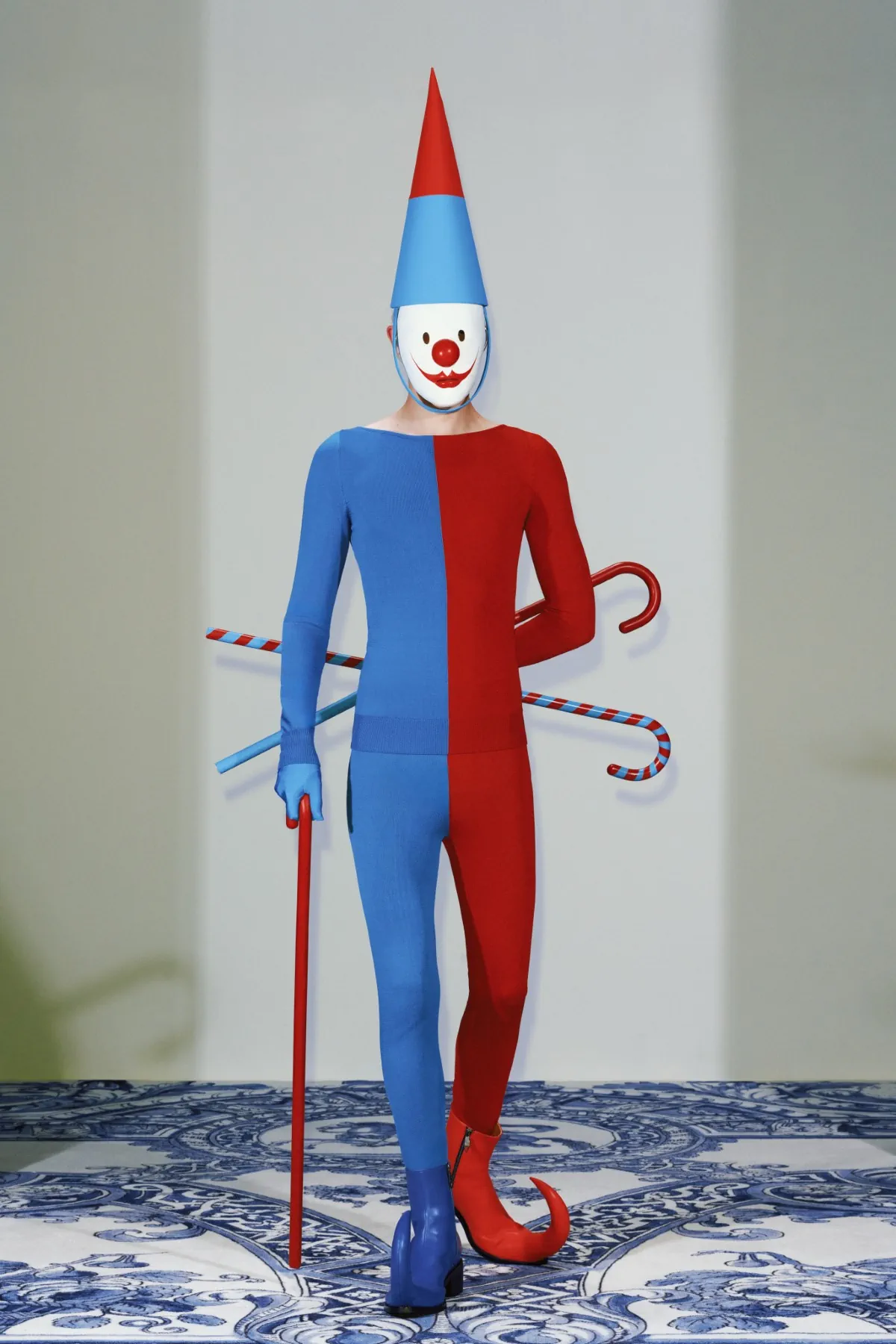 La collection Xander Zhou printemps 2025 allie l'élégance historique au flair futuriste