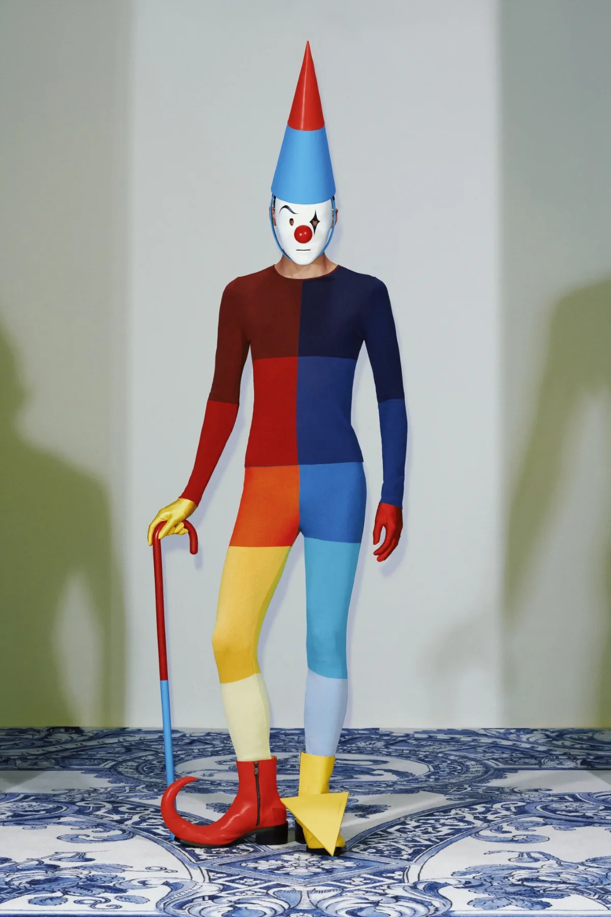 La collection Xander Zhou printemps 2025 allie l'élégance historique au flair futuriste