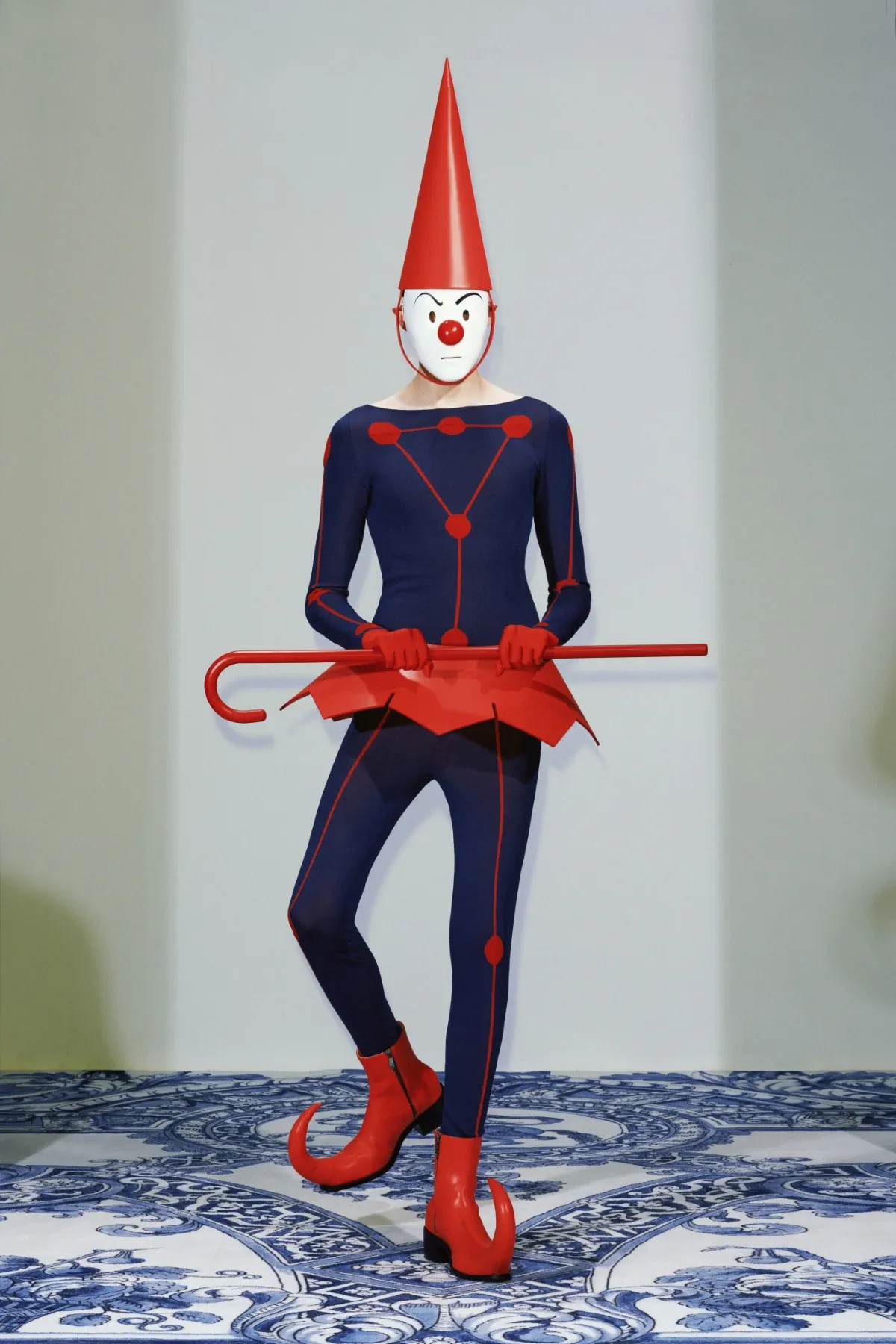 La collection Xander Zhou printemps 2025 allie l'élégance historique au flair futuriste