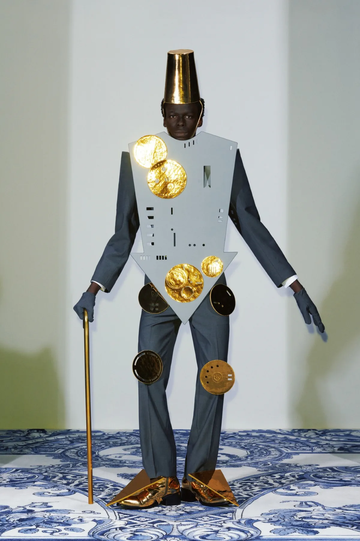 La collection Xander Zhou printemps 2025 allie l'élégance historique au flair futuriste