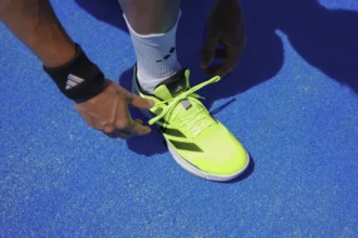 La CRAZYQUICK Lightstrike est la toute première chaussure de padel d'adidas