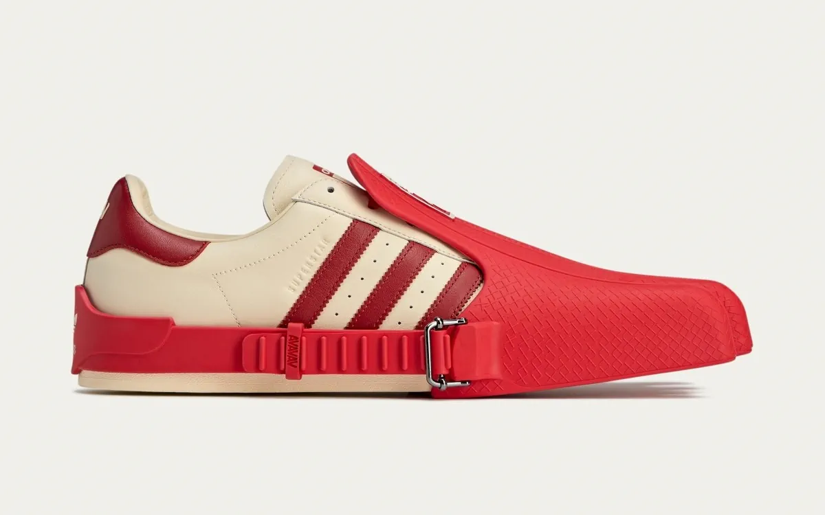 AVAVAV réinvente la adidas Superstar avec un design aux doigts audacieux