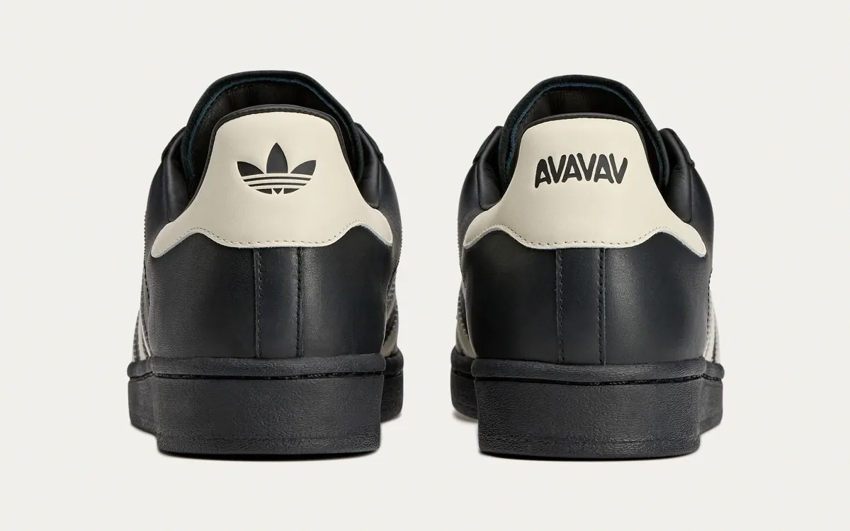 AVAVAV réinvente la adidas Superstar avec un design aux doigts audacieux