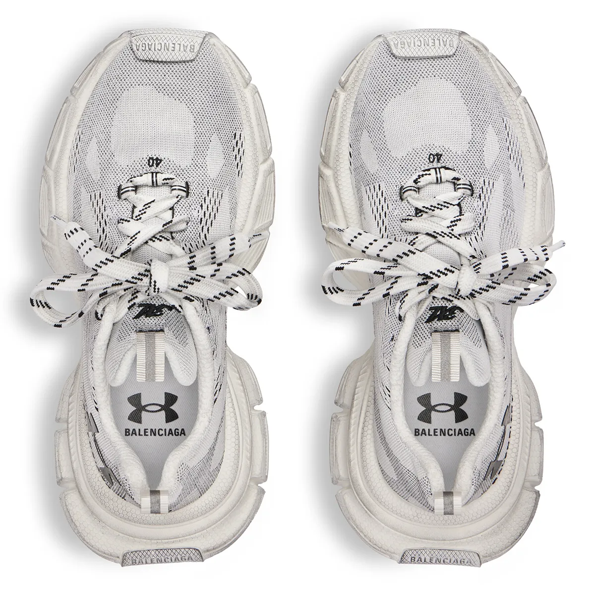 Balenciaga s'associe à Under Armour pour une collection de sneakers