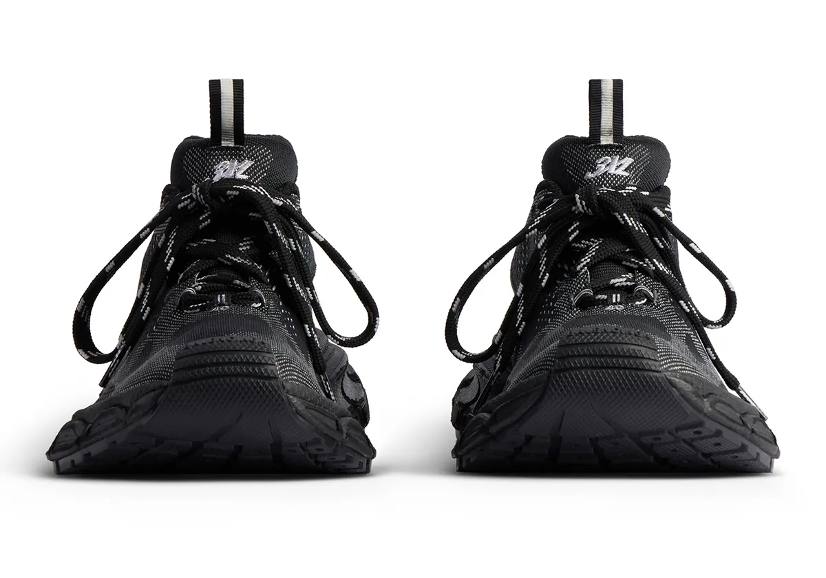 Balenciaga s'associe à Under Armour pour une collection de sneakers