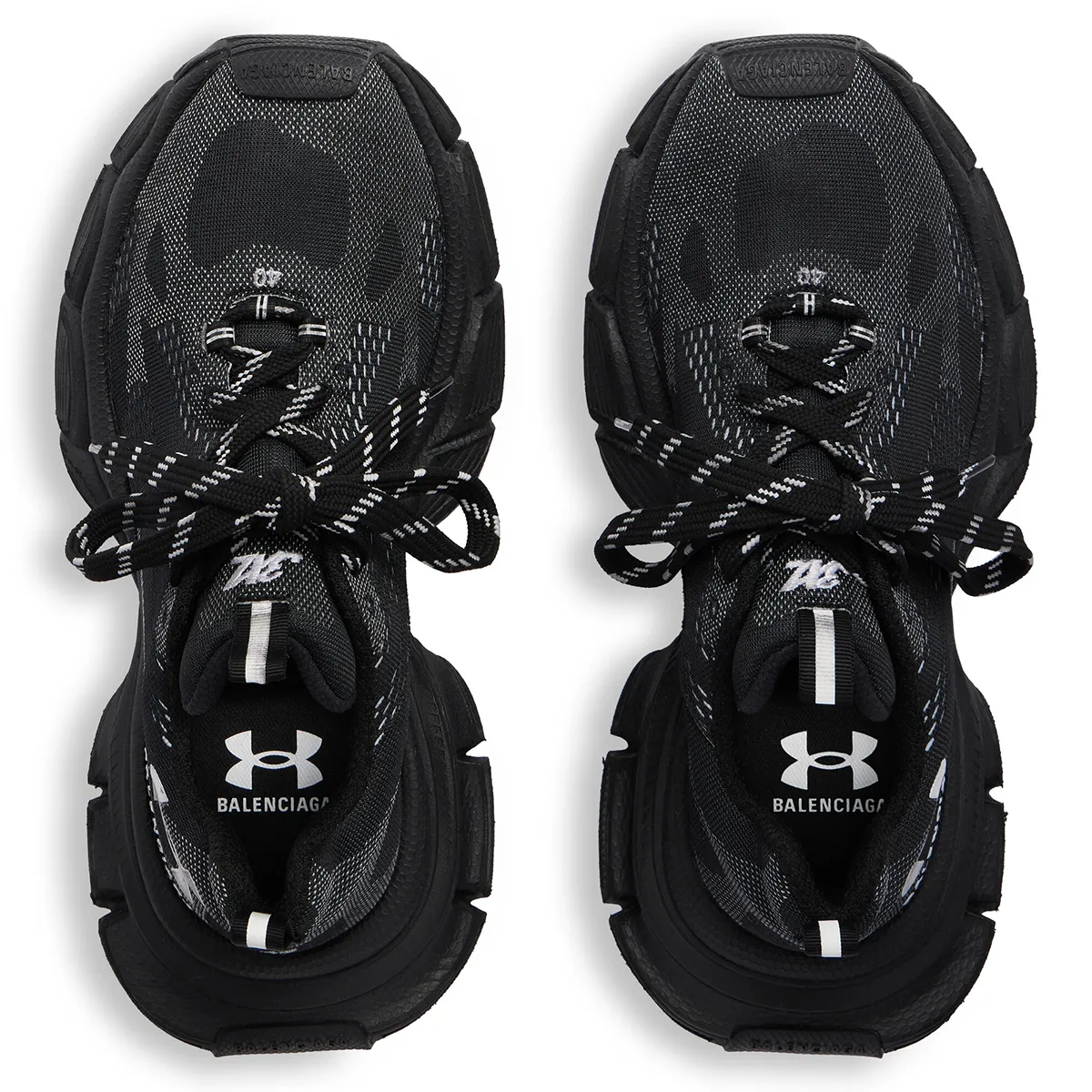 Balenciaga s'associe à Under Armour pour une collection de sneakers