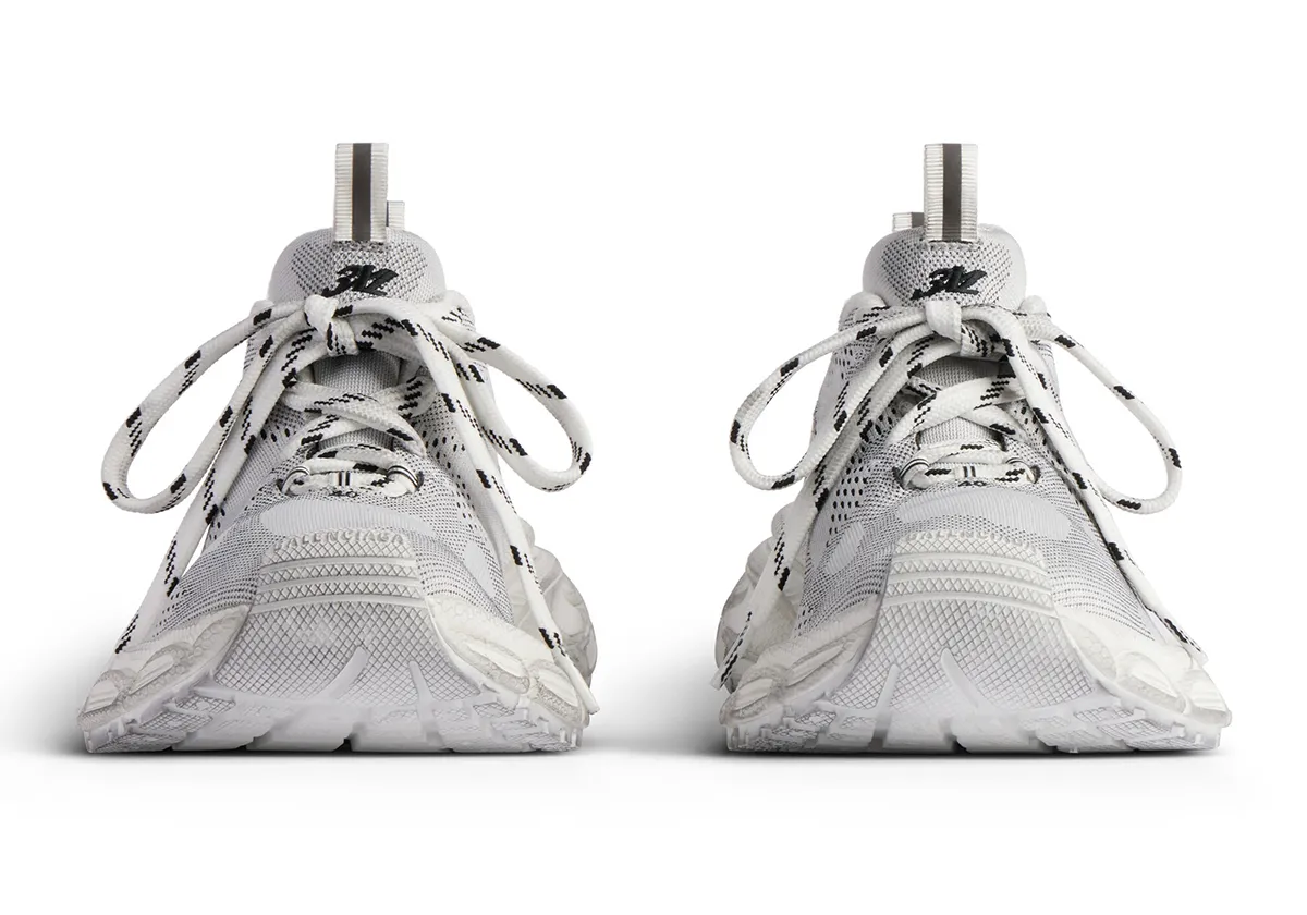 Balenciaga s'associe à Under Armour pour une collection de sneakers