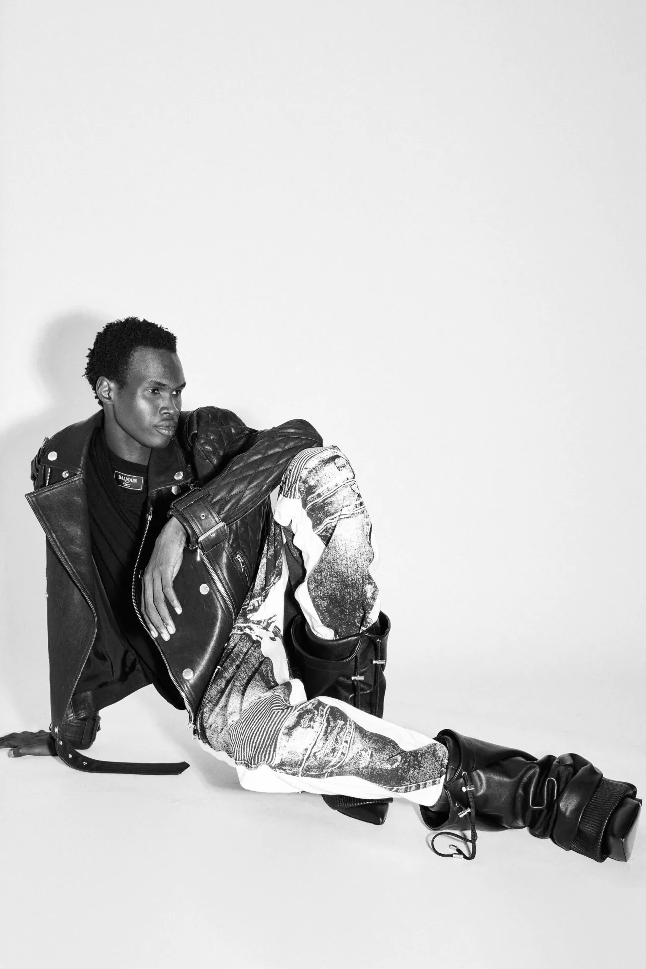 La collection Croisière 2025 de Balmain met en valeur l'héritage manuscrit d'Olivier Rousteing