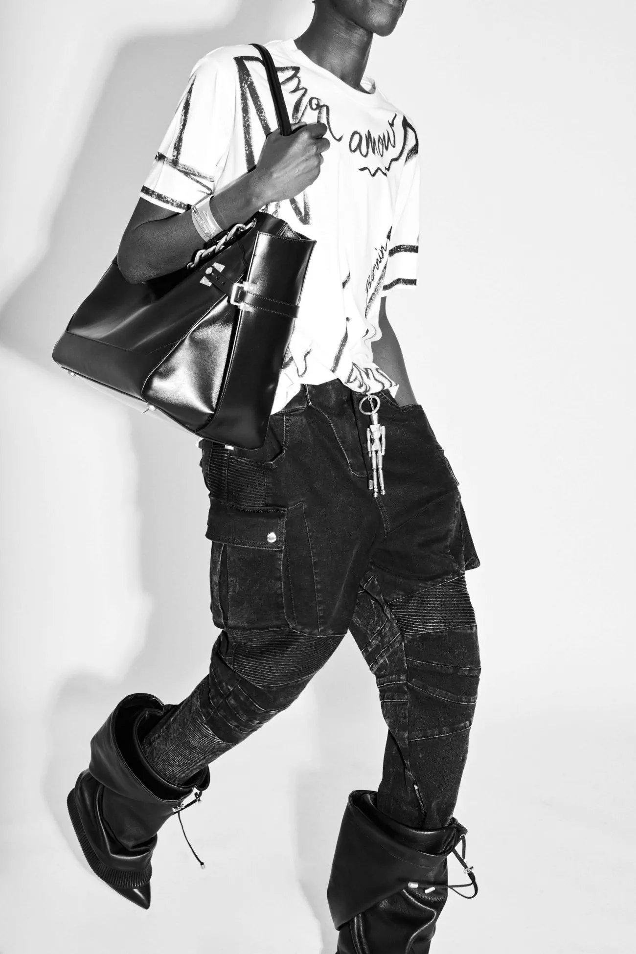 La collection Croisière 2025 de Balmain met en valeur l'héritage manuscrit d'Olivier Rousteing