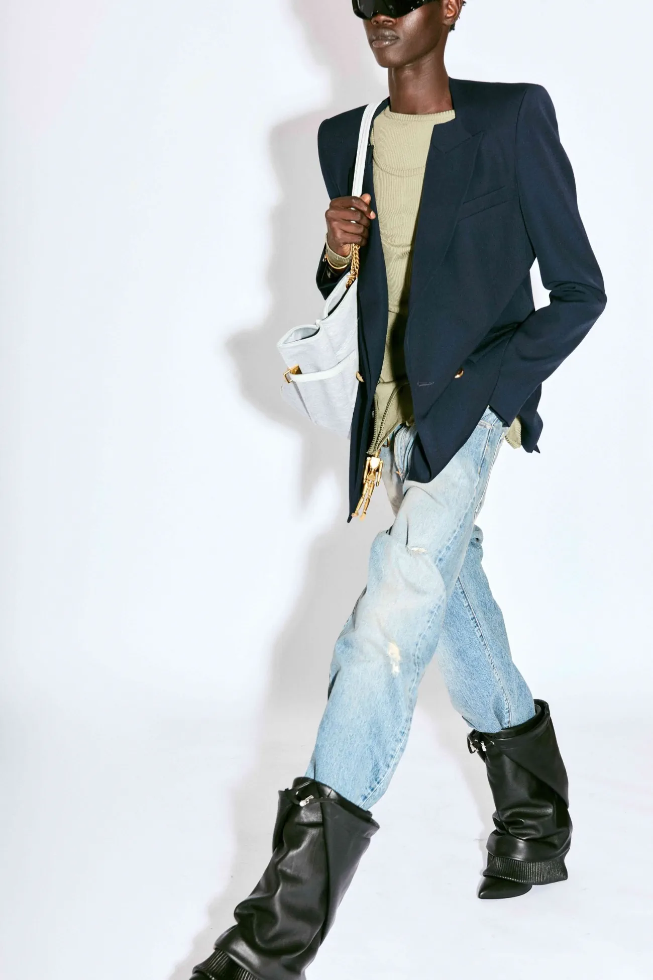 La collection Croisière 2025 de Balmain met en valeur l'héritage manuscrit d'Olivier Rousteing