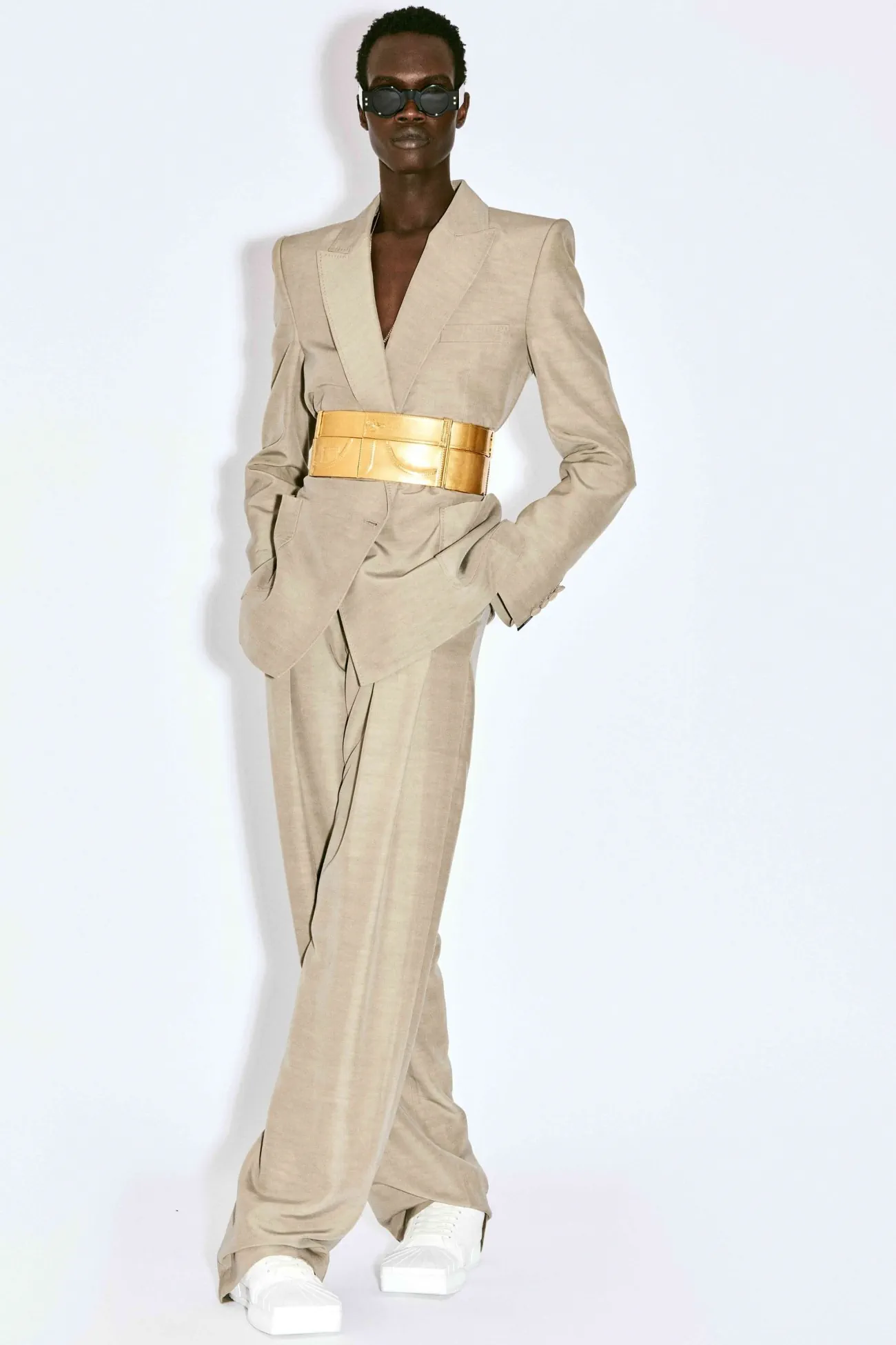 La collection Croisière 2025 de Balmain met en valeur l'héritage manuscrit d'Olivier Rousteing