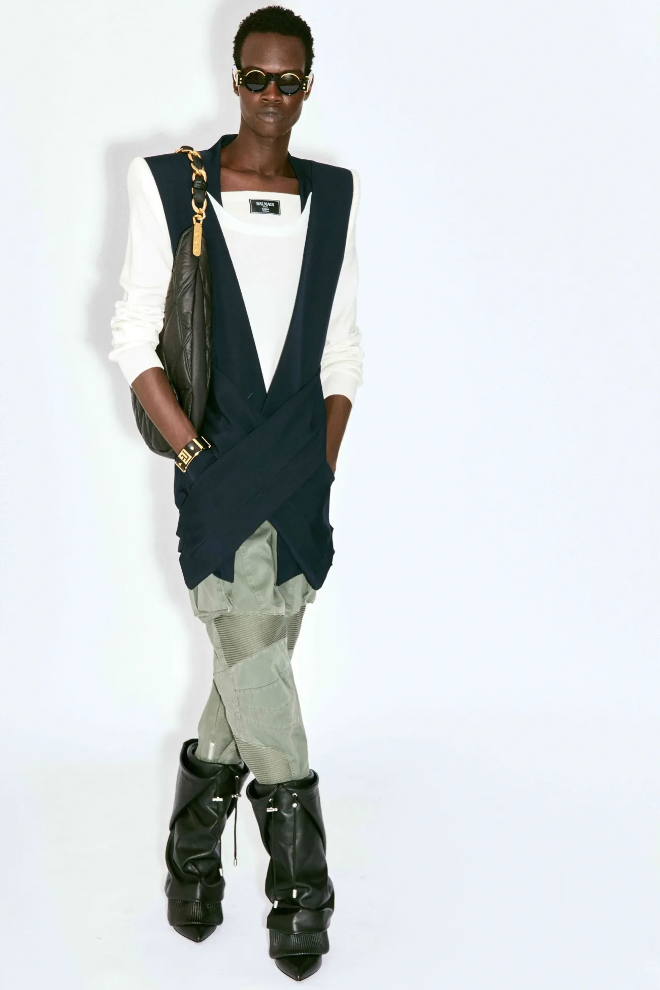 La collection Croisière 2025 de Balmain met en valeur l'héritage manuscrit d'Olivier Rousteing