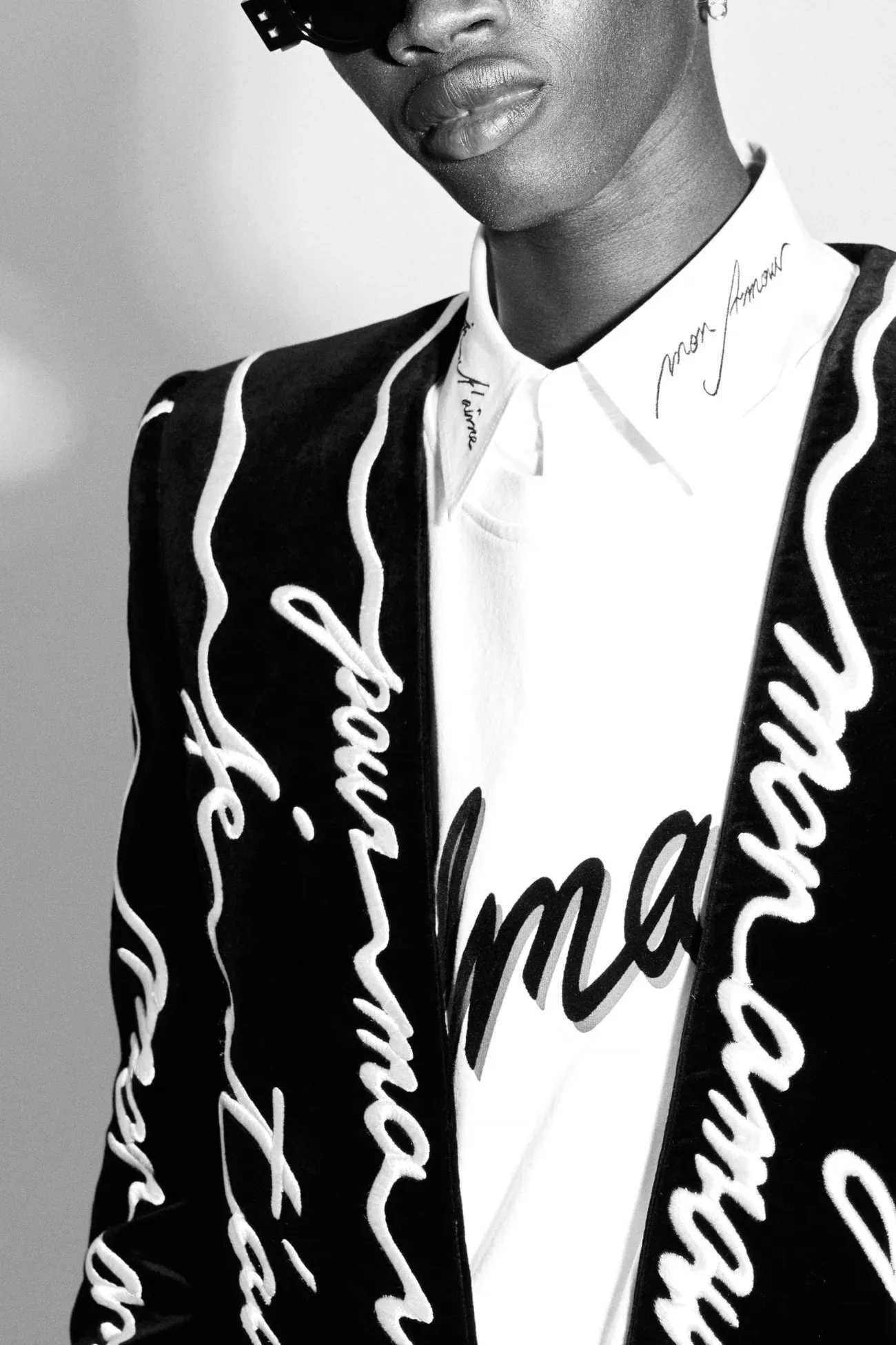 La collection Croisière 2025 de Balmain met en valeur l'héritage manuscrit d'Olivier Rousteing