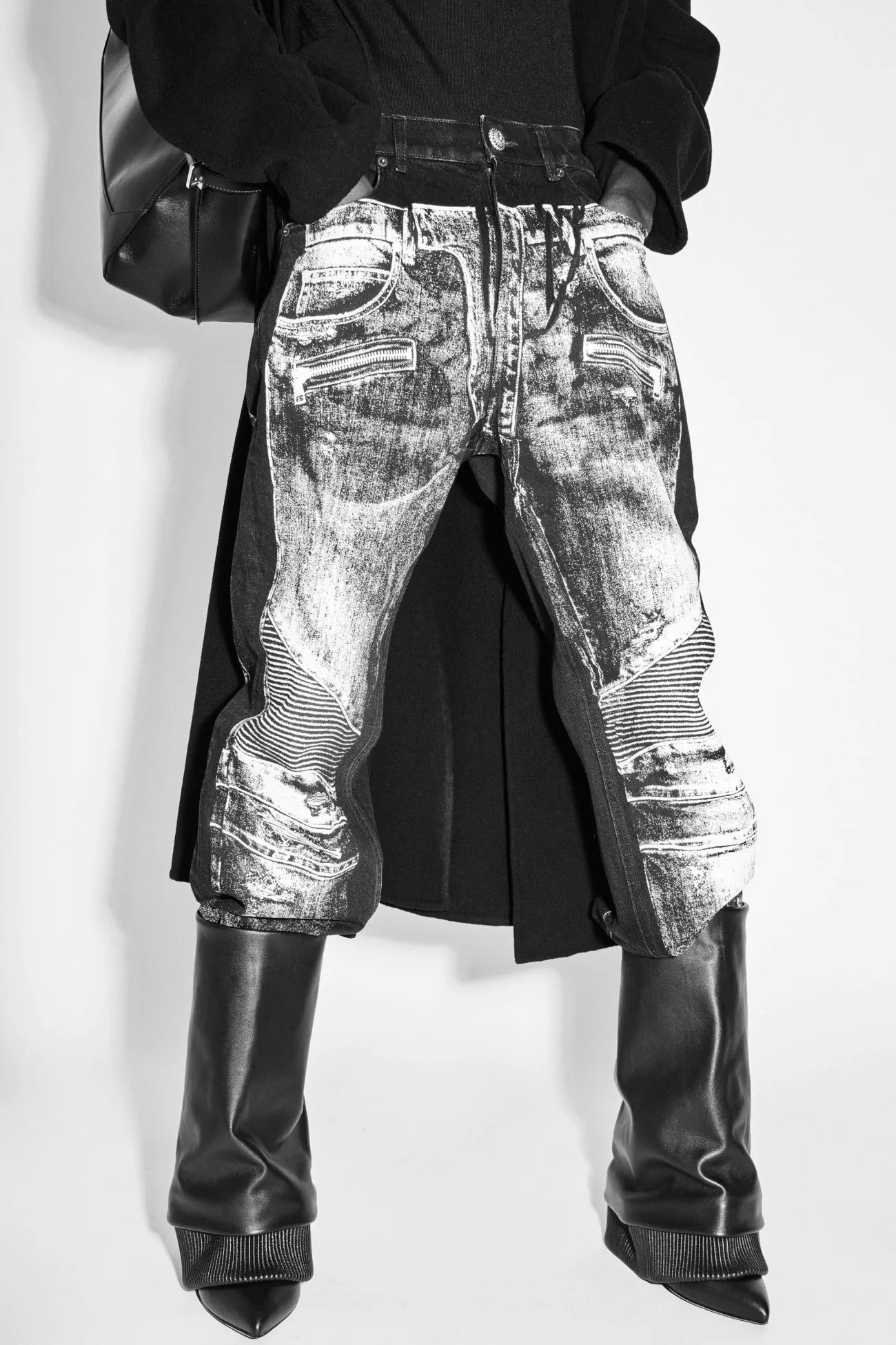 La collection Croisière 2025 de Balmain met en valeur l'héritage manuscrit d'Olivier Rousteing