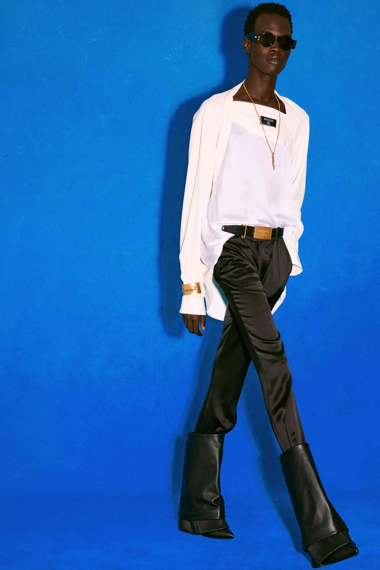 La collection Croisière 2025 de Balmain met en valeur l'héritage manuscrit d'Olivier Rousteing