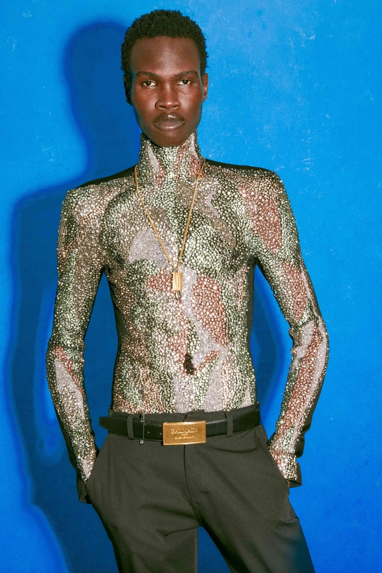 La collection Croisière 2025 de Balmain met en valeur l'héritage manuscrit d'Olivier Rousteing