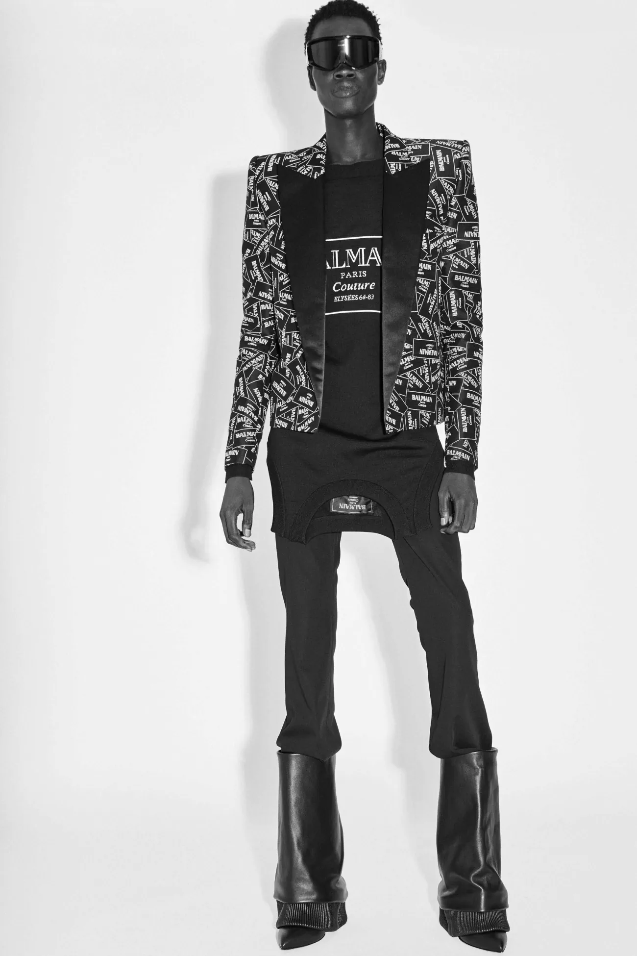 La collection Croisière 2025 de Balmain met en valeur l'héritage manuscrit d'Olivier Rousteing