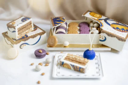La traditionnelle bûche de Noël fait peau neuve chez Ladurée pour les fêtes de fin d’année 2024