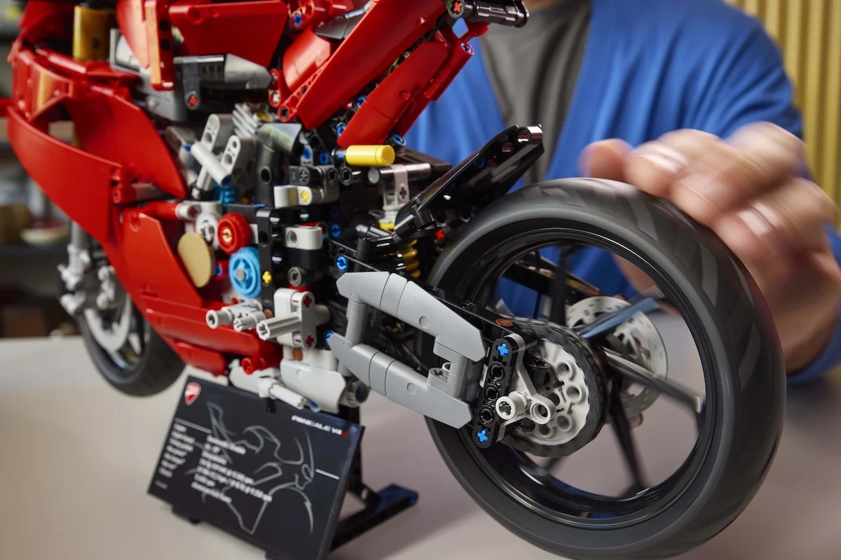 Lancement de LEGO Technic Ducati Panigale V4 S pour les super fans