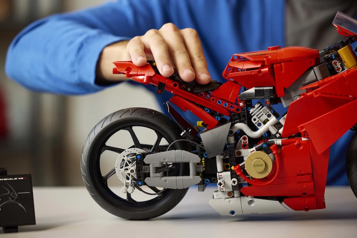 Lancement de LEGO Technic Ducati Panigale V4 S pour les super fans
