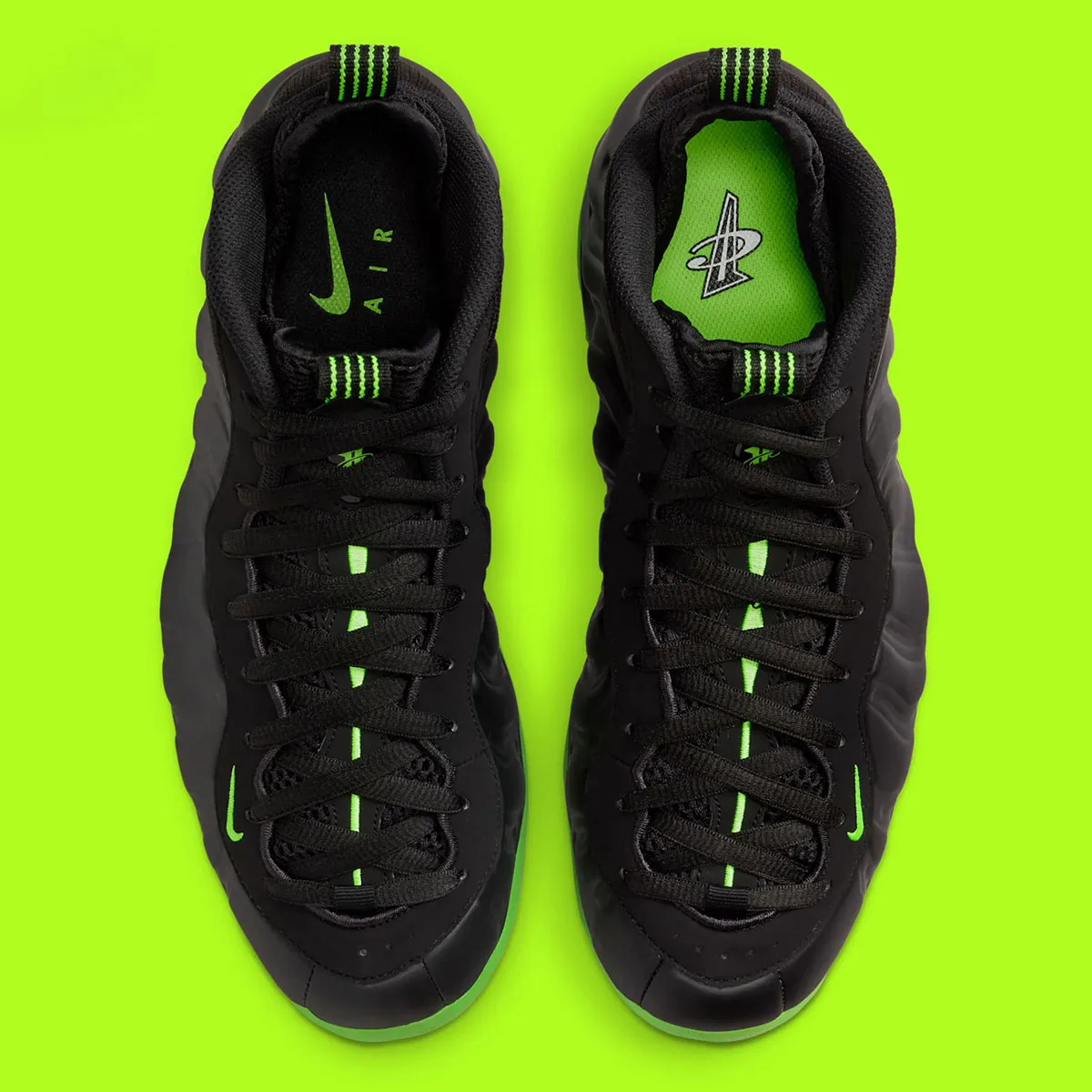 La Nike Air Foamposite One « Black Volt » apporte une énergie saisissante à l'héritage du basket-ball
